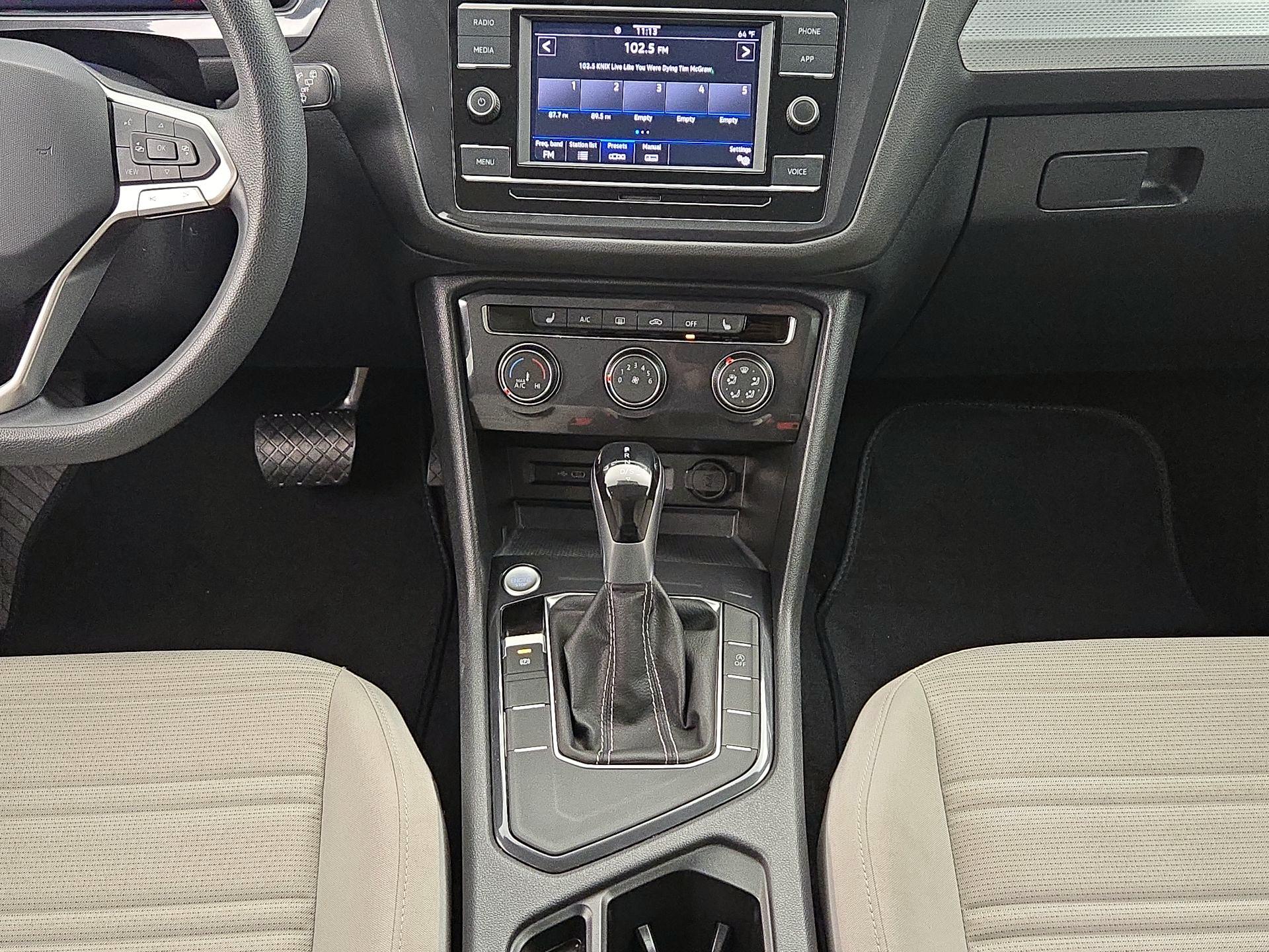 Thumbnail: 2022 Volkswagen Tiguan - 17