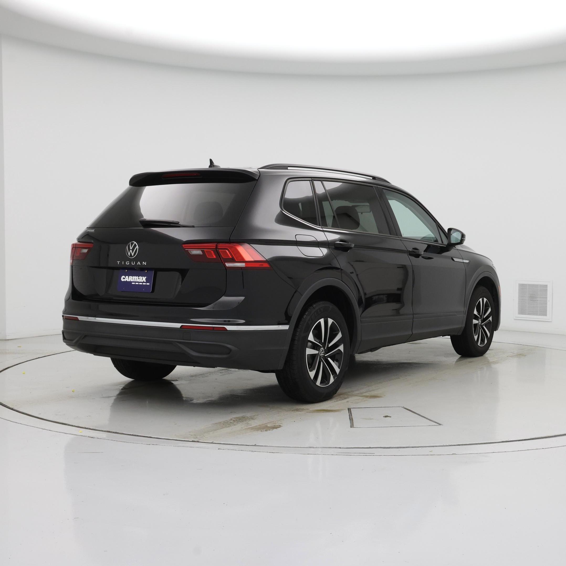 Thumbnail: 2022 Volkswagen Tiguan - 8