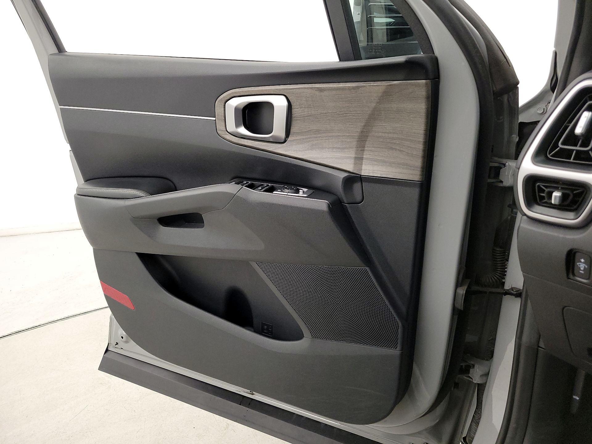 Thumbnail: 2022 Kia Sorento - 12