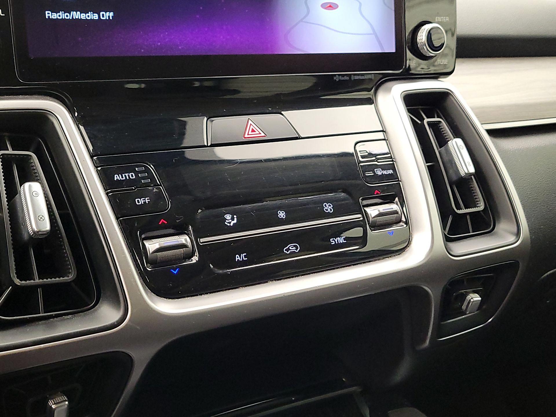 Thumbnail: 2022 Kia Sorento - 17