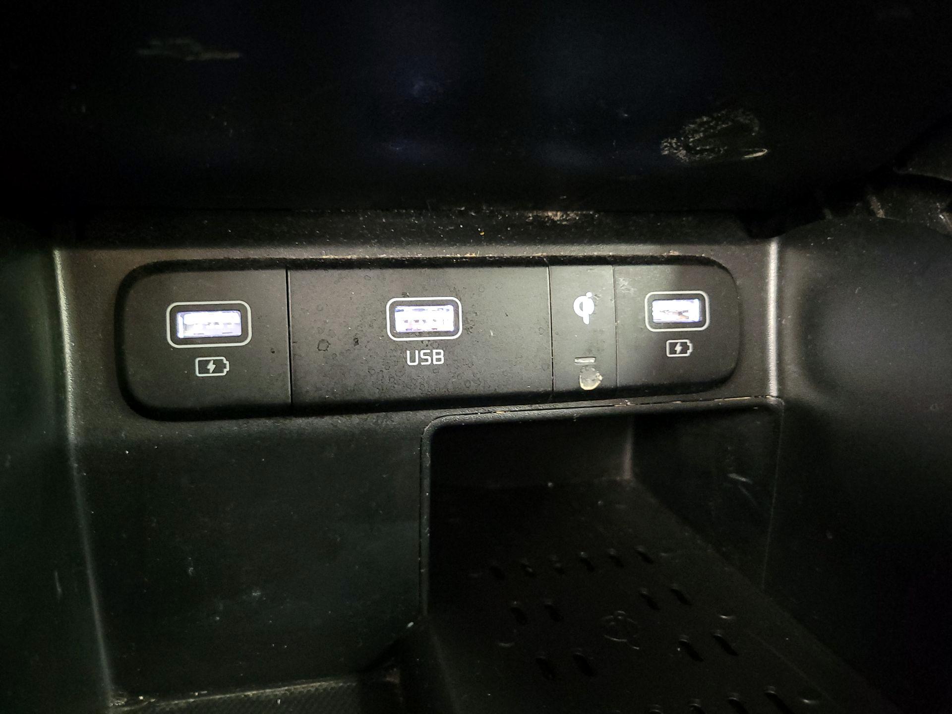 Thumbnail: 2022 Kia Sorento - 19