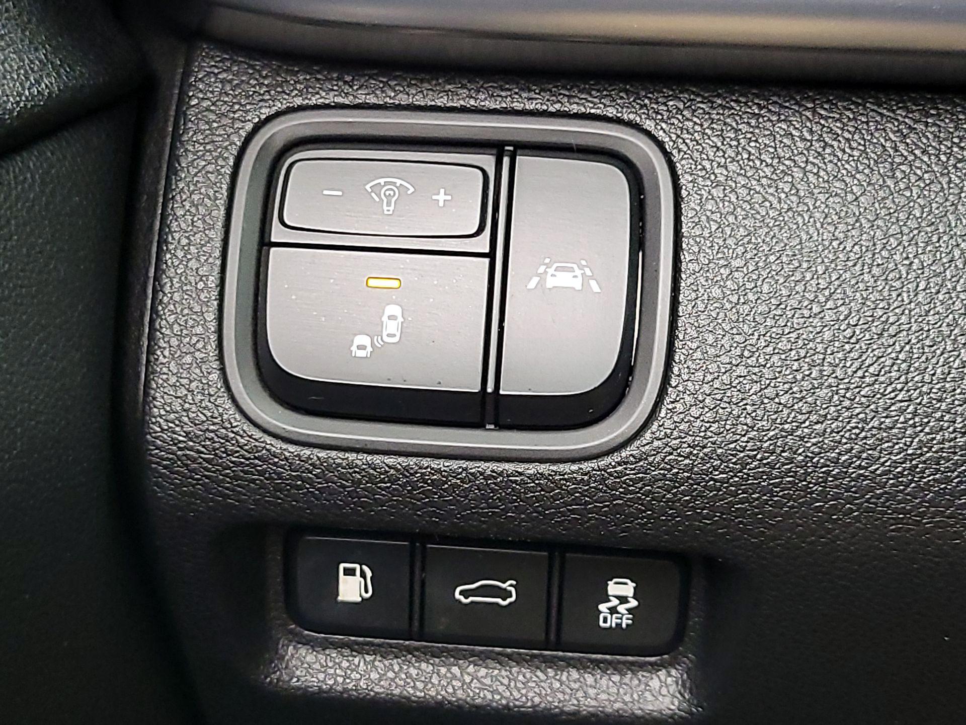 Thumbnail: 2016 Kia Optima - 13