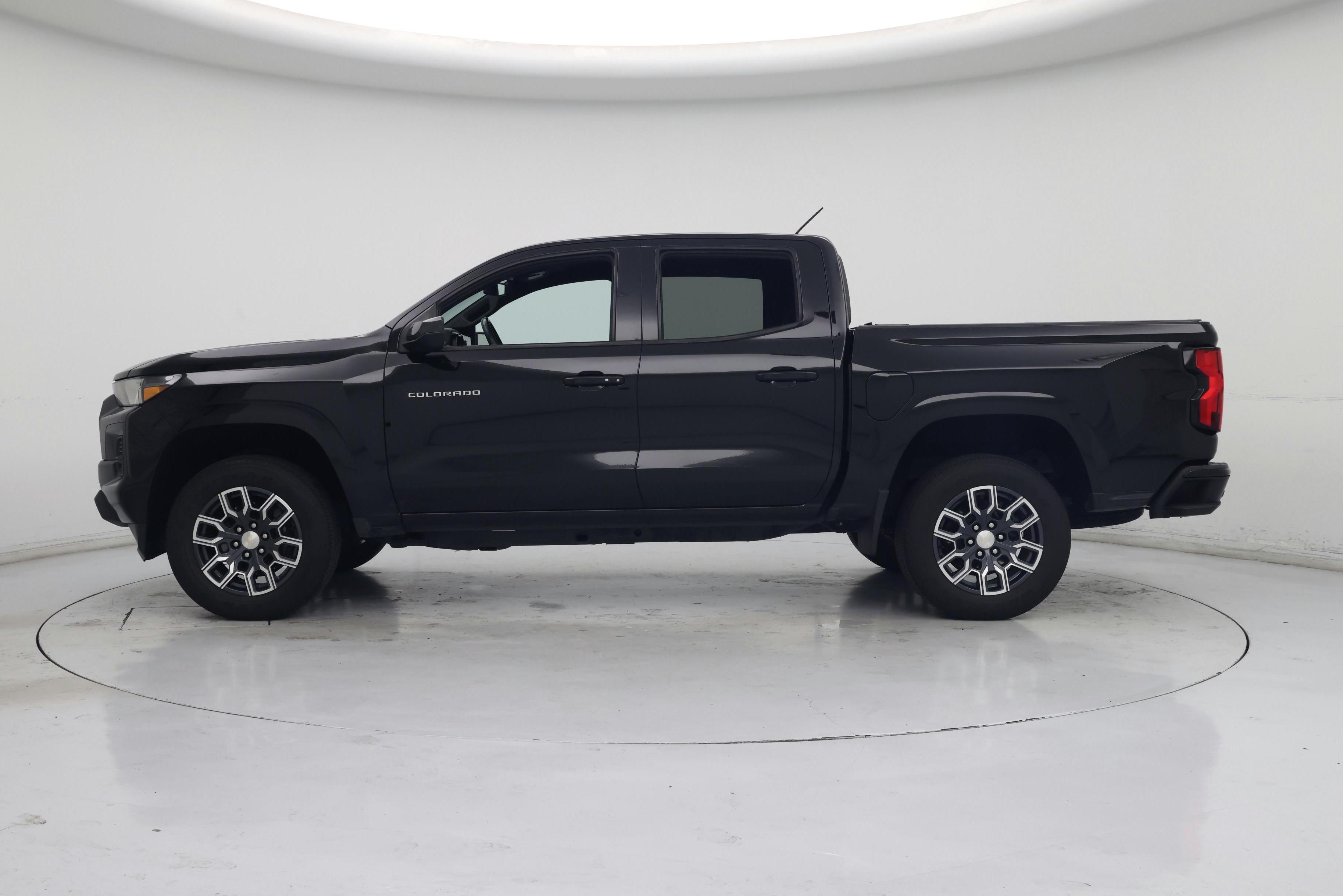 Thumbnail: 2023 Chevrolet Colorado - 3