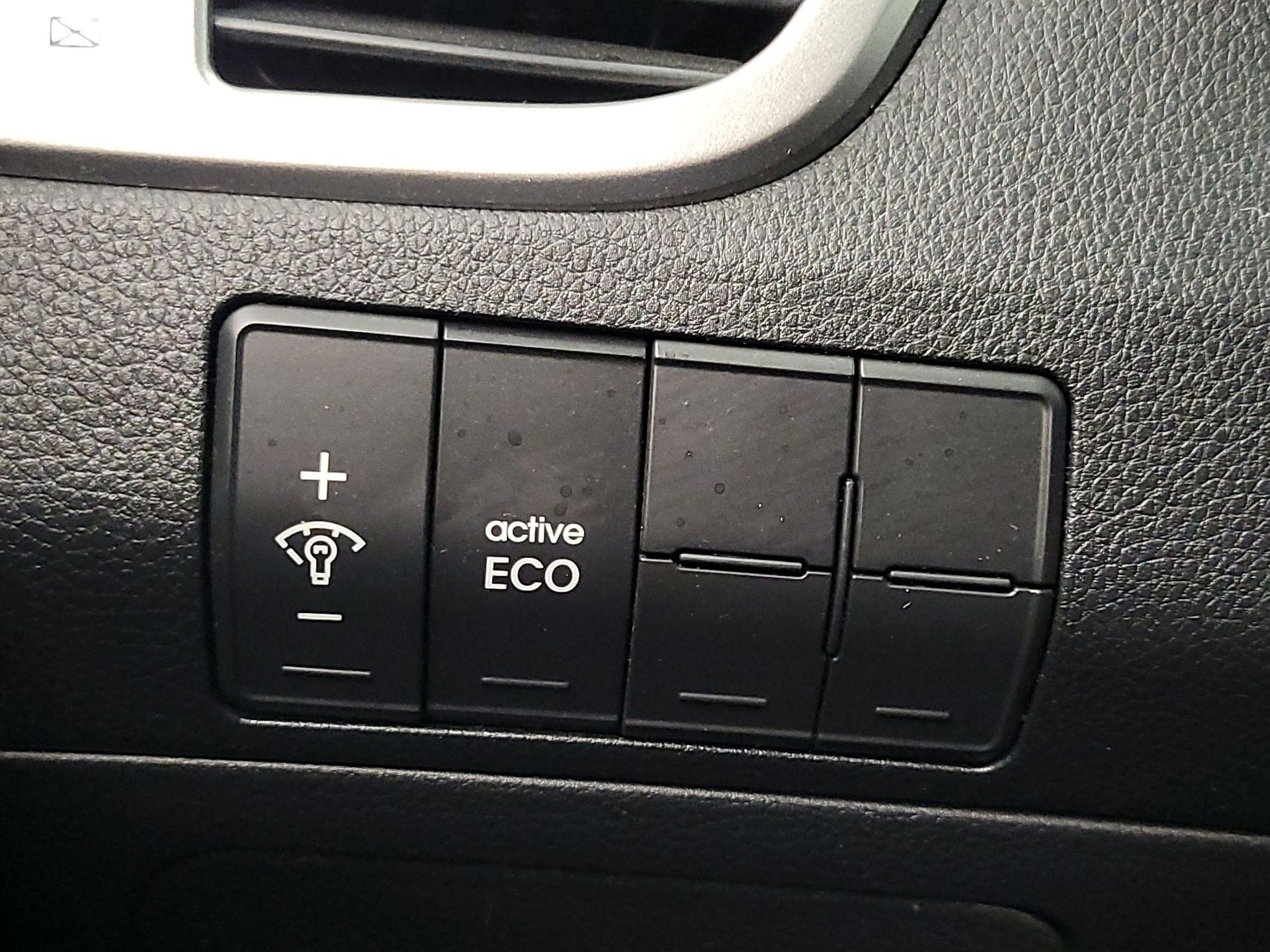 Thumbnail: 2016 Hyundai Elantra - 13