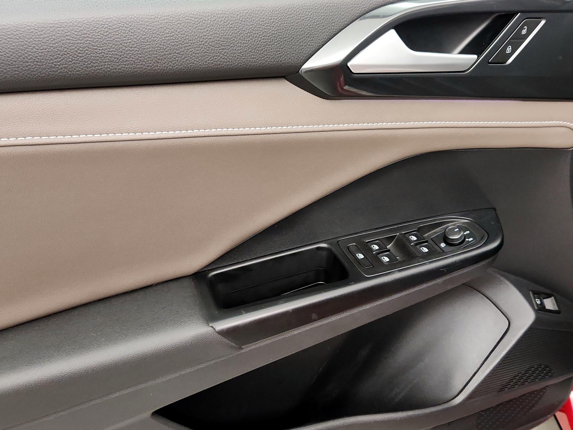 Thumbnail: 2022 Volkswagen Taos - 12