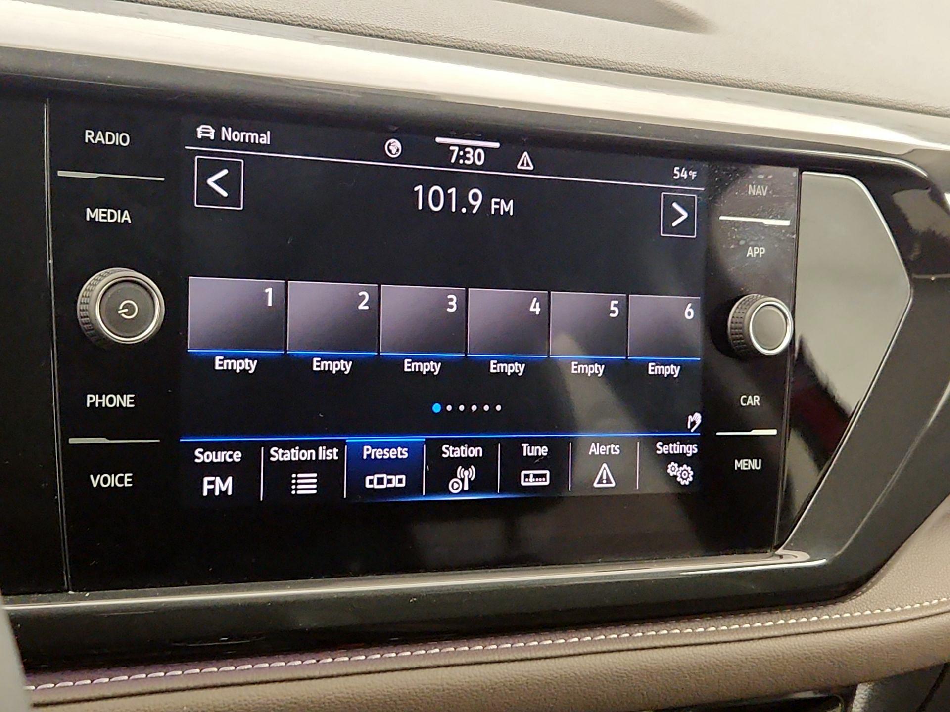 Thumbnail: 2022 Volkswagen Taos - 15