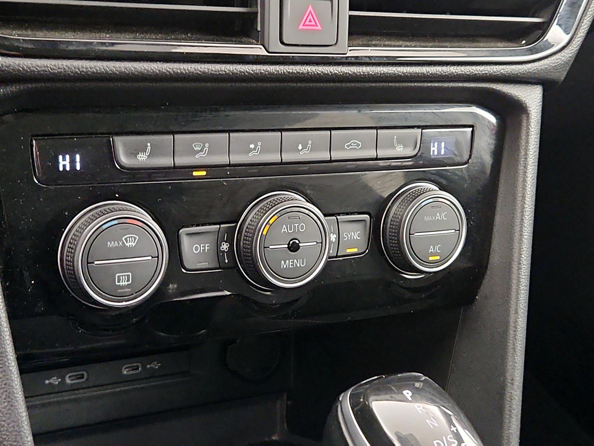 Thumbnail: 2022 Volkswagen Taos - 16