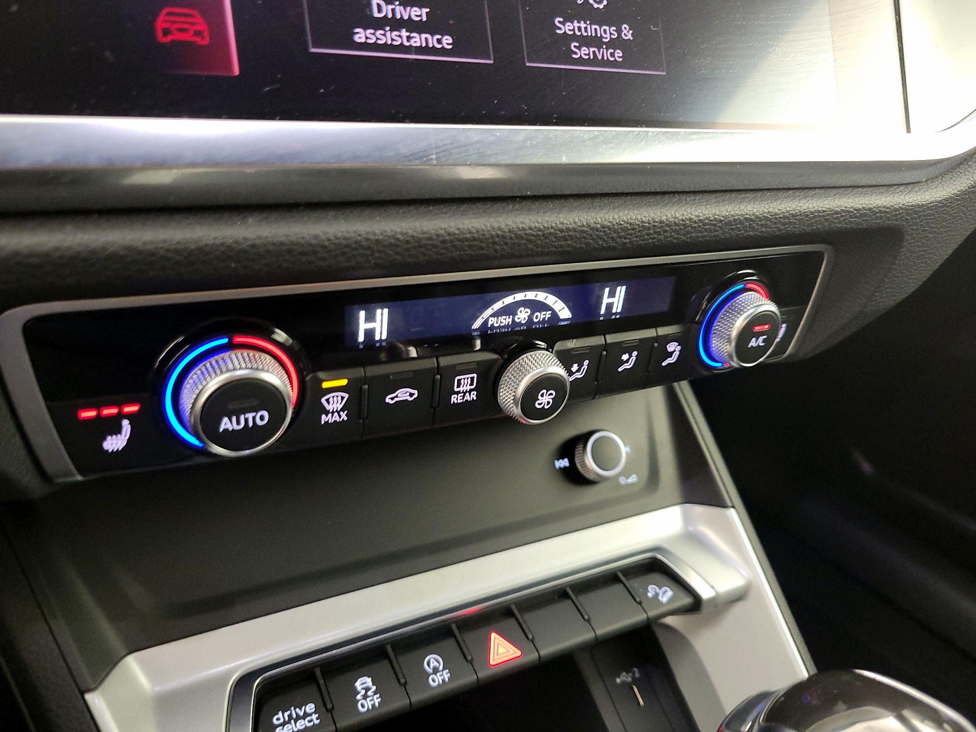 Thumbnail: 2021 Audi Q3 - 16