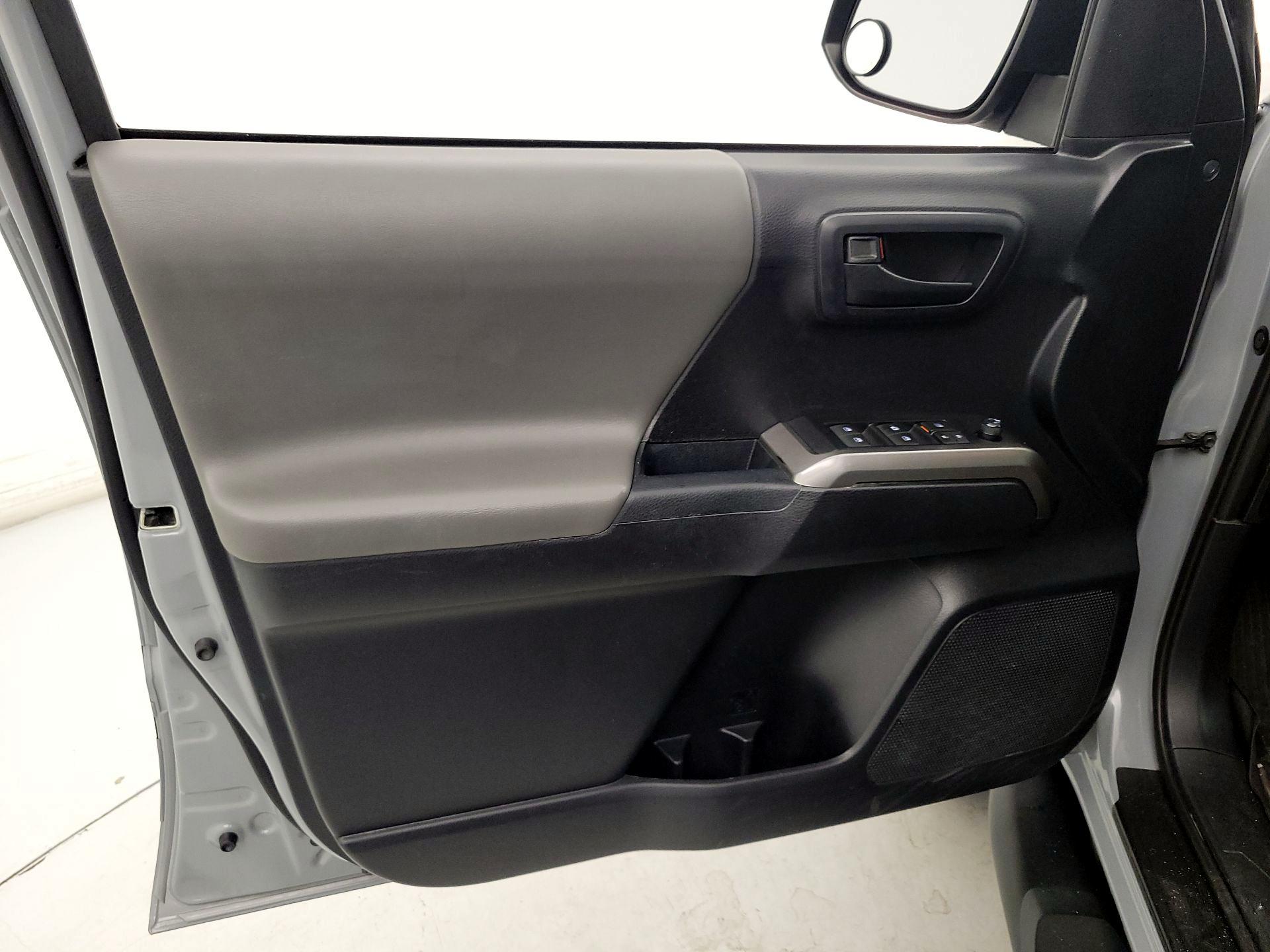 Thumbnail: 2021 Toyota Tacoma - 12