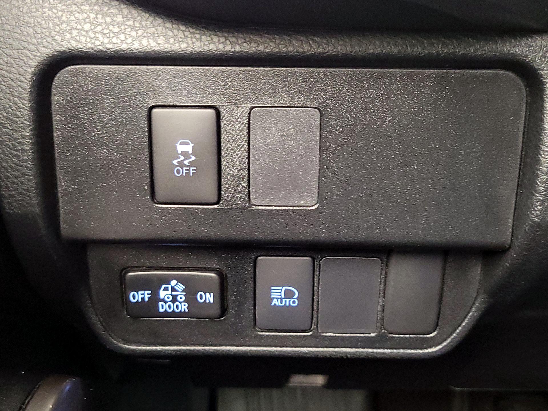 Thumbnail: 2021 Toyota Tacoma - 13