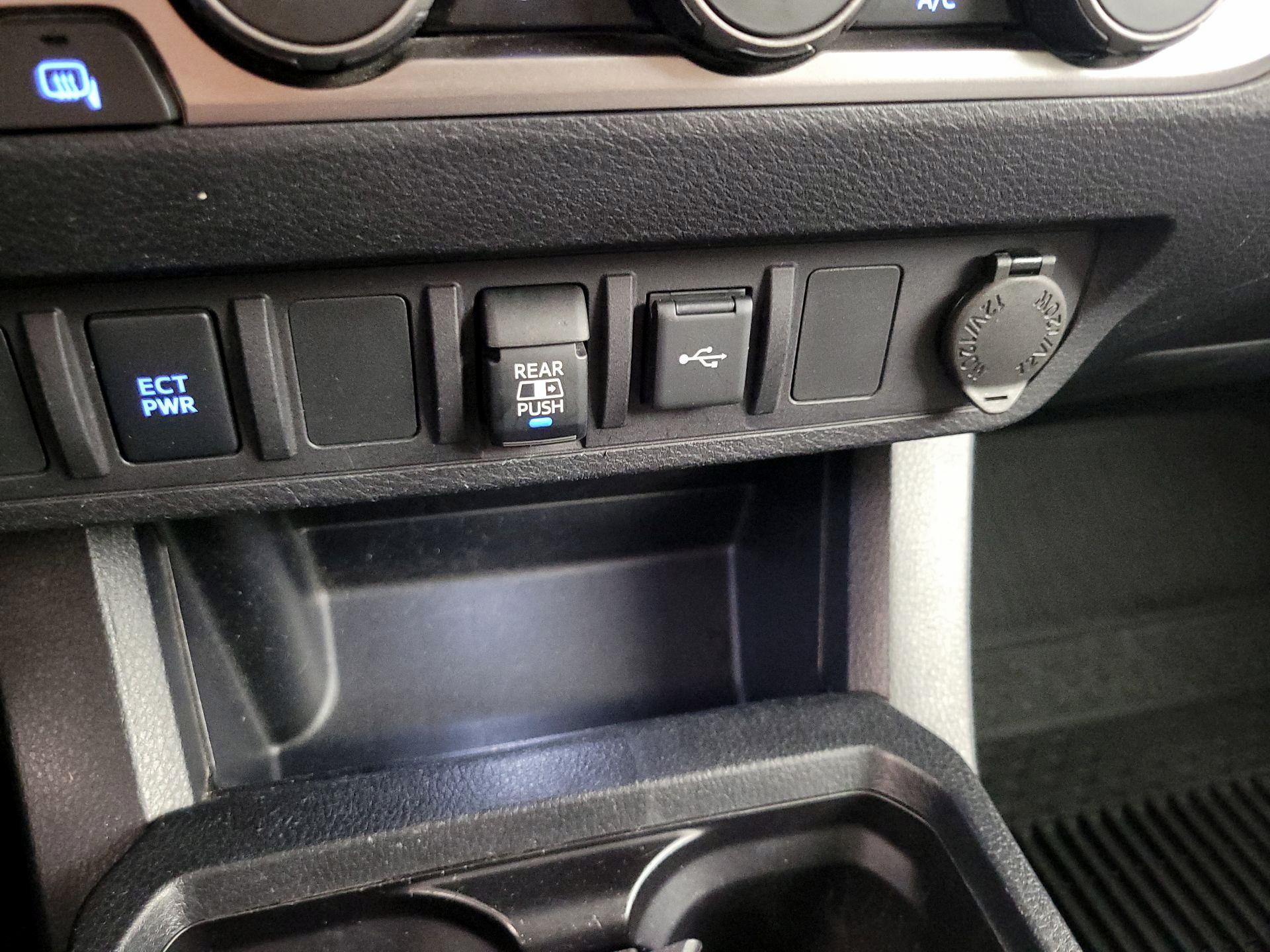 Thumbnail: 2021 Toyota Tacoma - 18