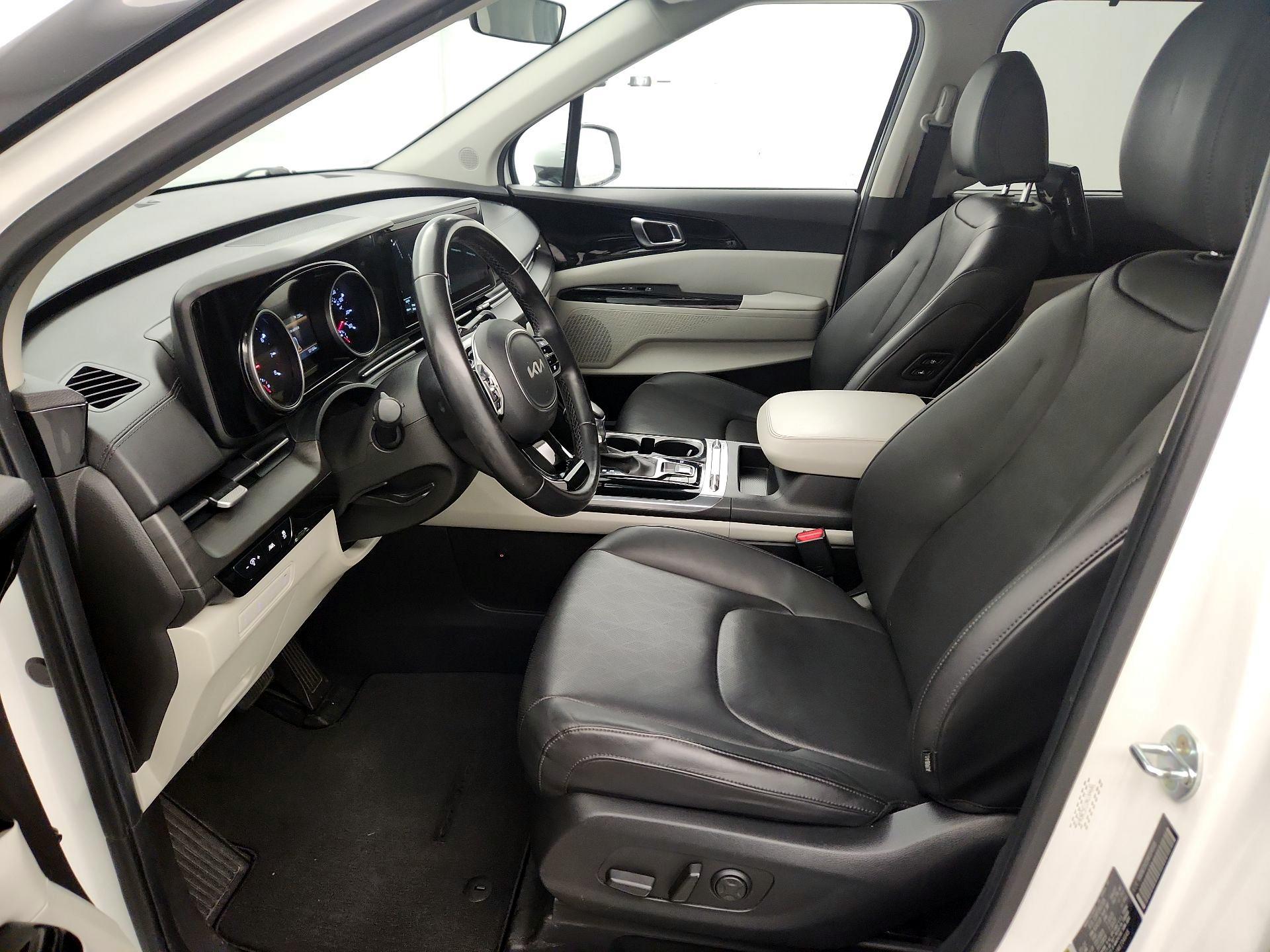 Thumbnail: 2022 Kia Carnival - 11