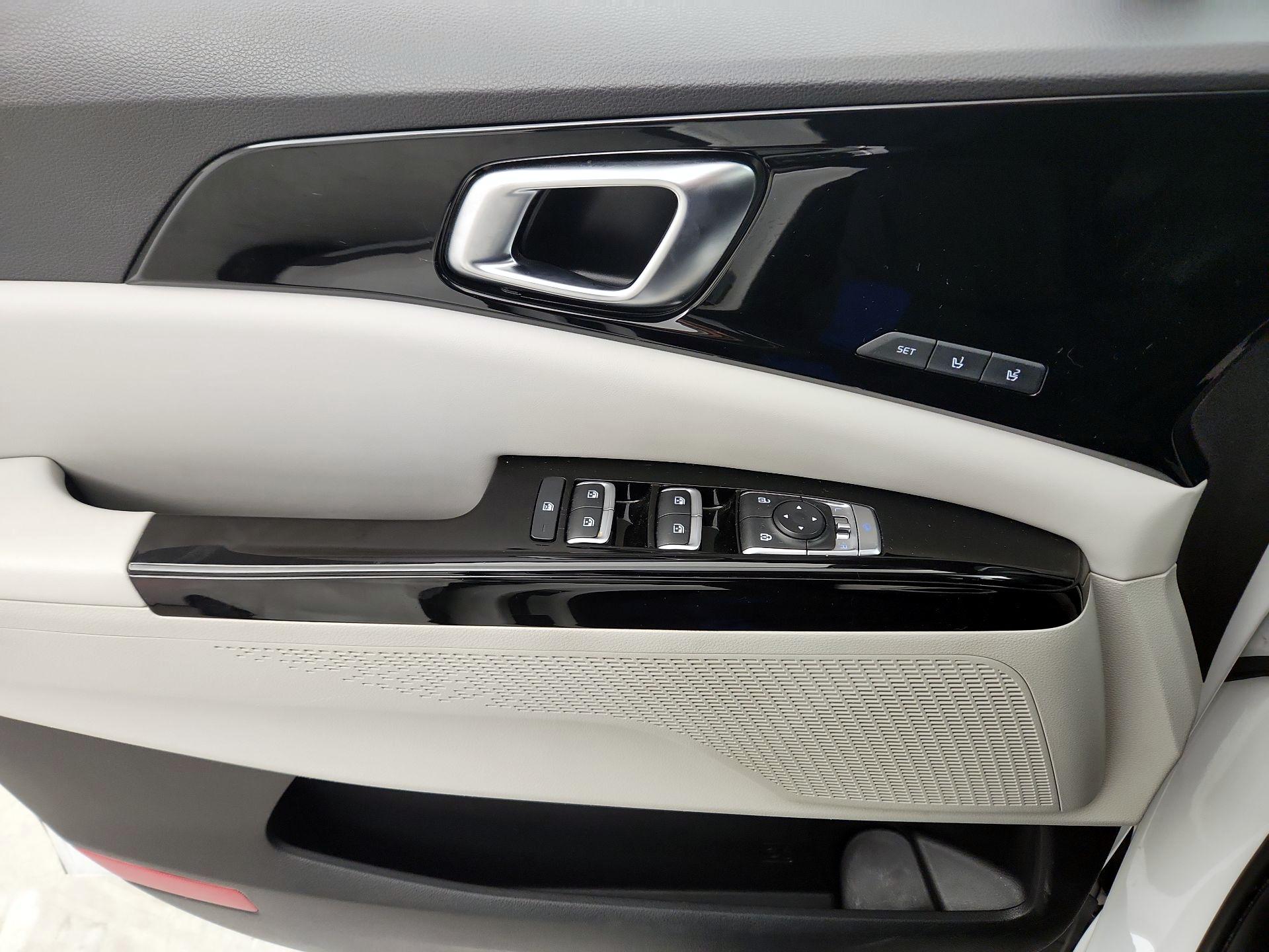 Thumbnail: 2022 Kia Carnival - 12