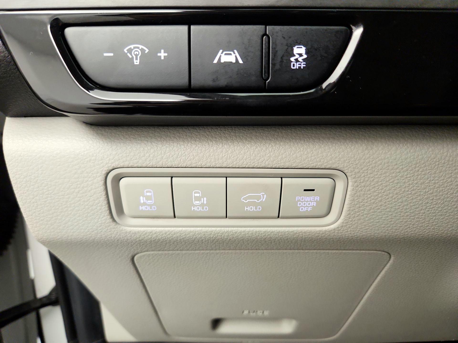 Thumbnail: 2022 Kia Carnival - 13