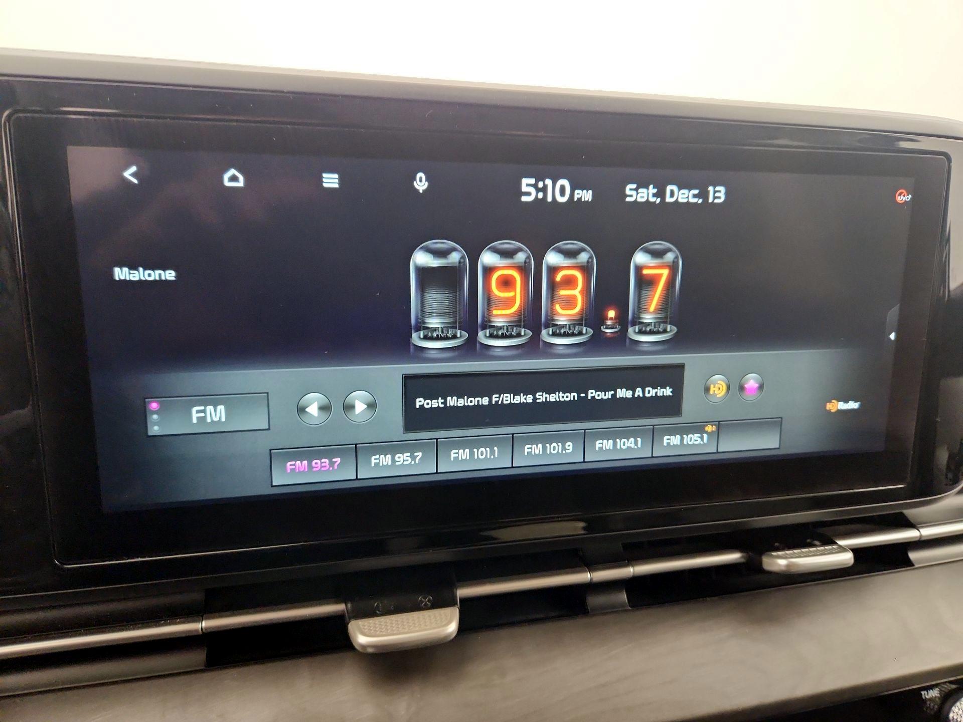 Thumbnail: 2022 Kia Carnival - 16