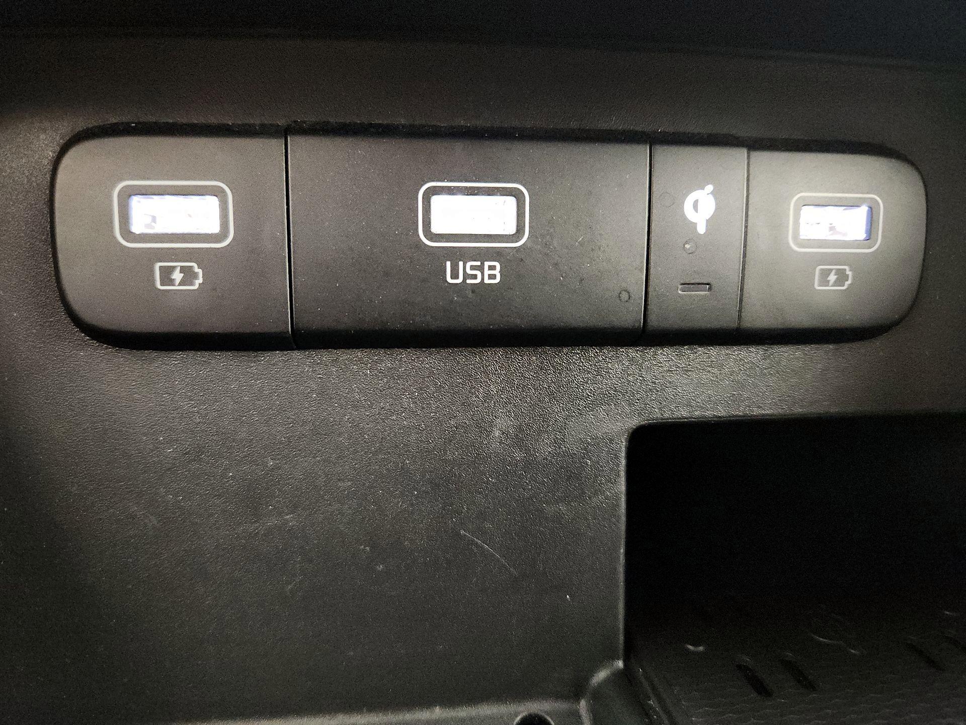 Thumbnail: 2022 Kia Carnival - 19