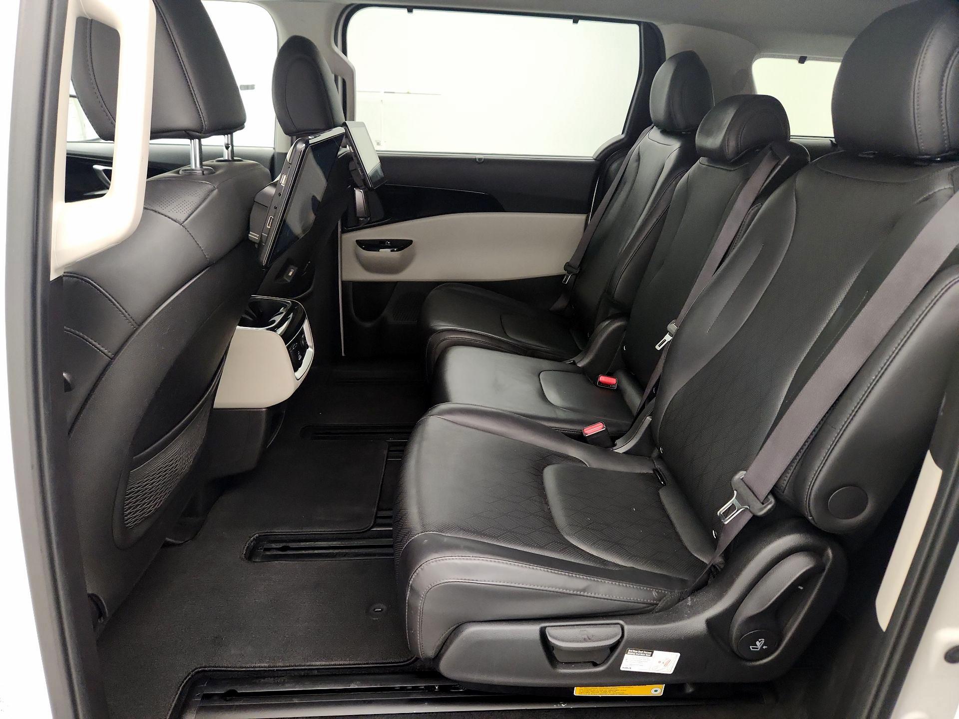 Thumbnail: 2022 Kia Carnival - 20