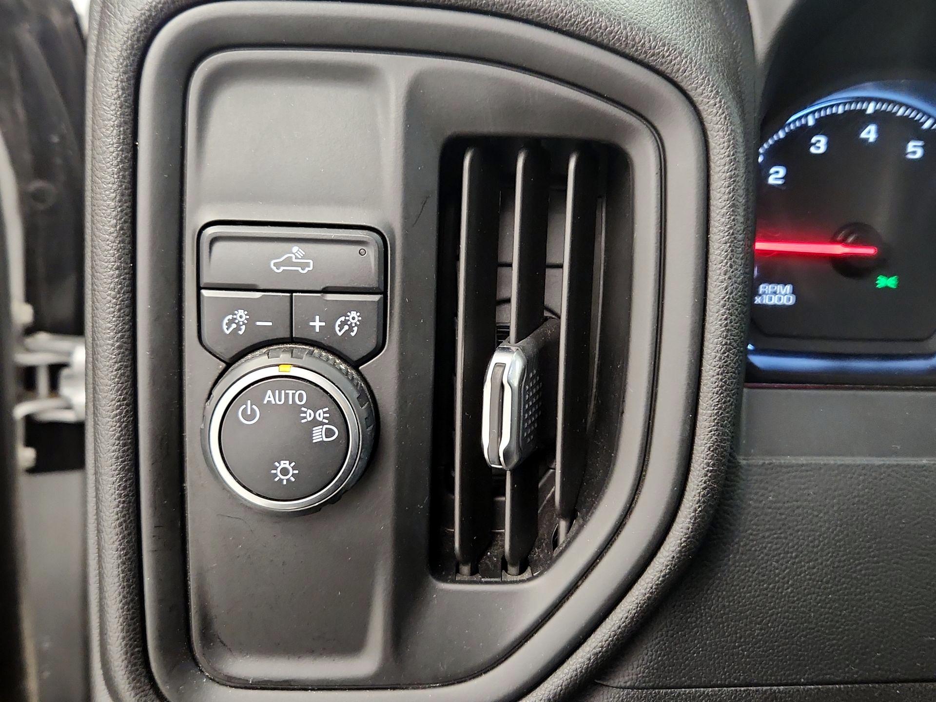 Thumbnail: 2020 Chevrolet Silverado 1500 - 13