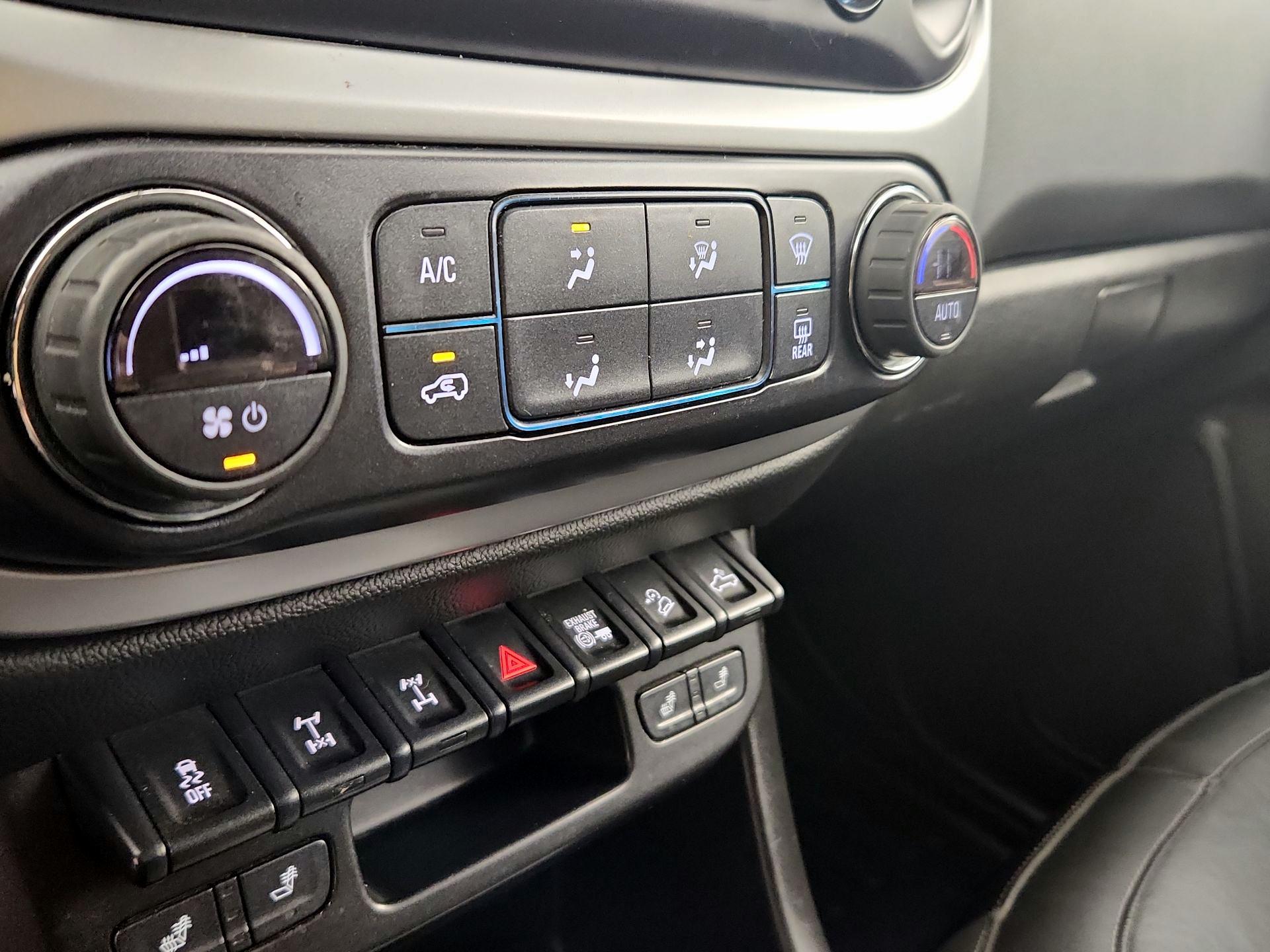 Thumbnail: 2022 Chevrolet Colorado - 16