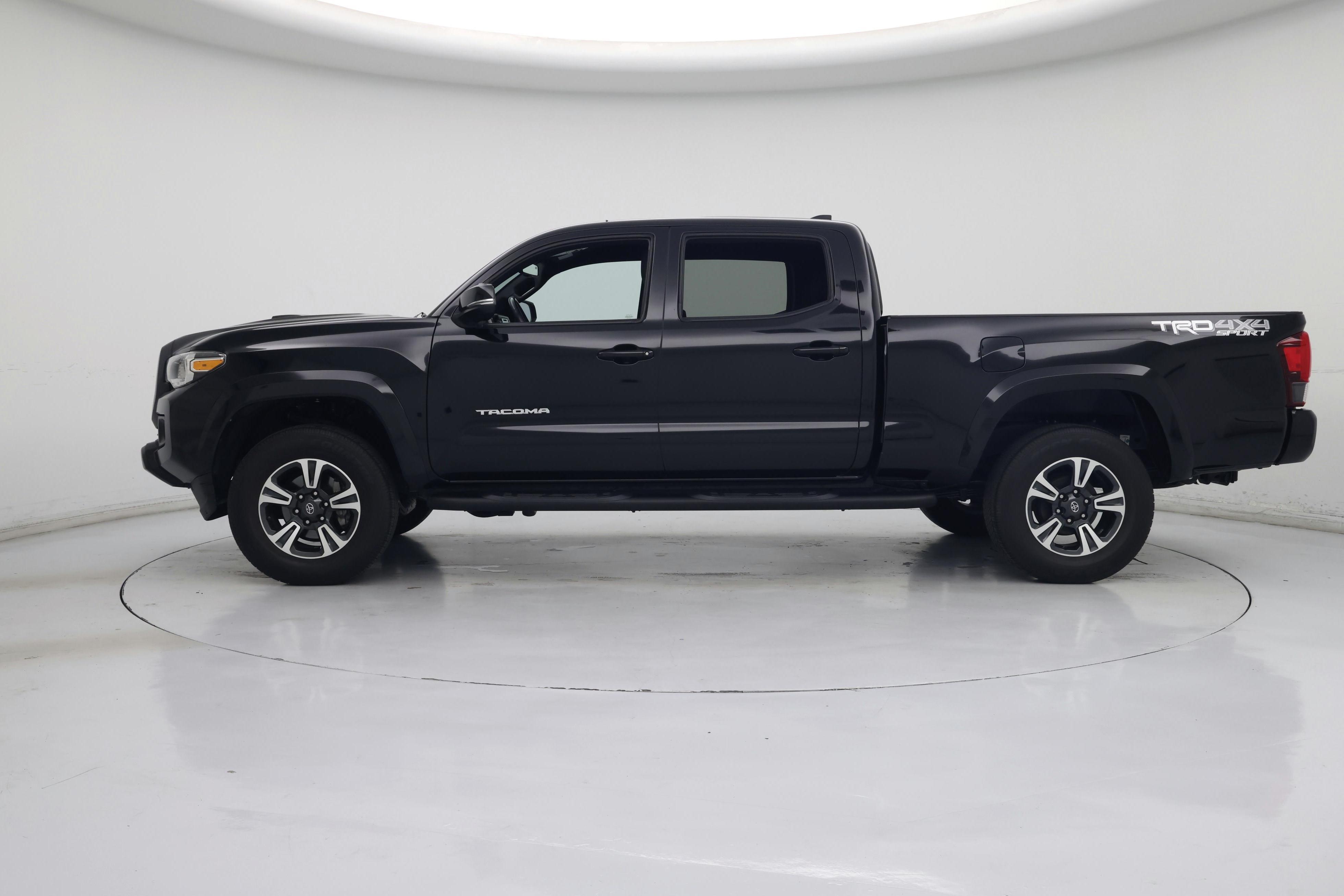 Thumbnail: 2018 Toyota Tacoma - 3