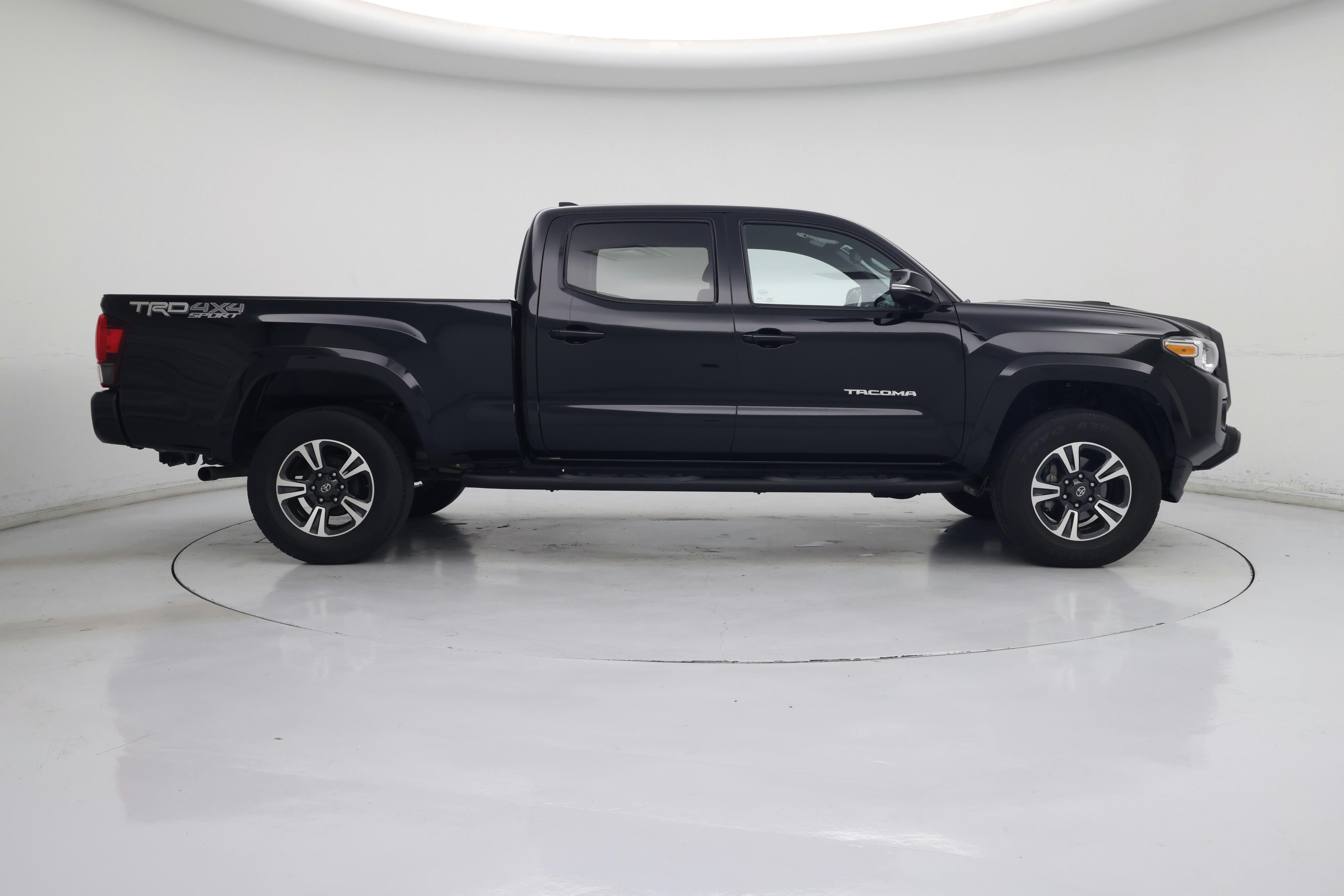 Thumbnail: 2018 Toyota Tacoma - 7