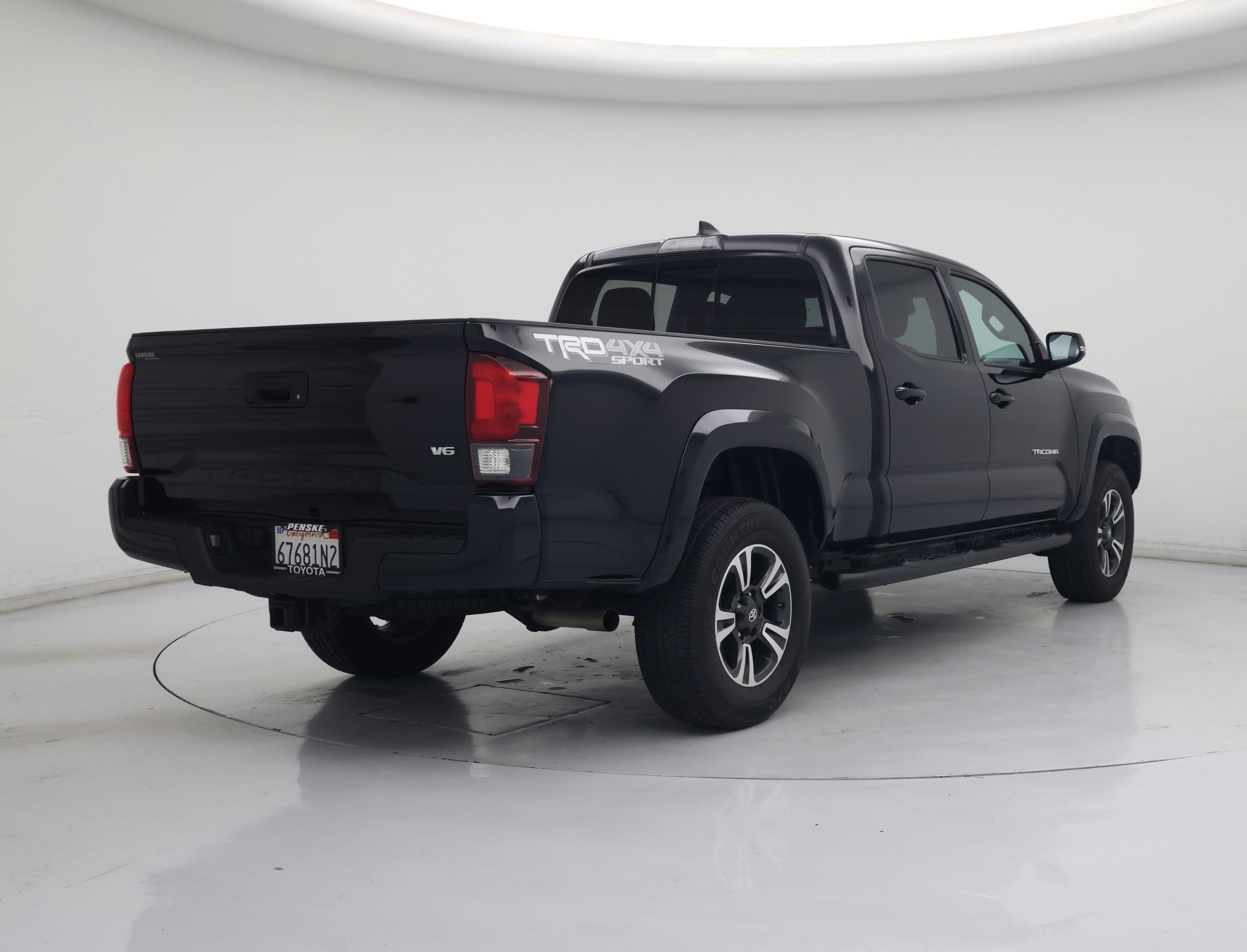 Thumbnail: 2018 Toyota Tacoma - 8