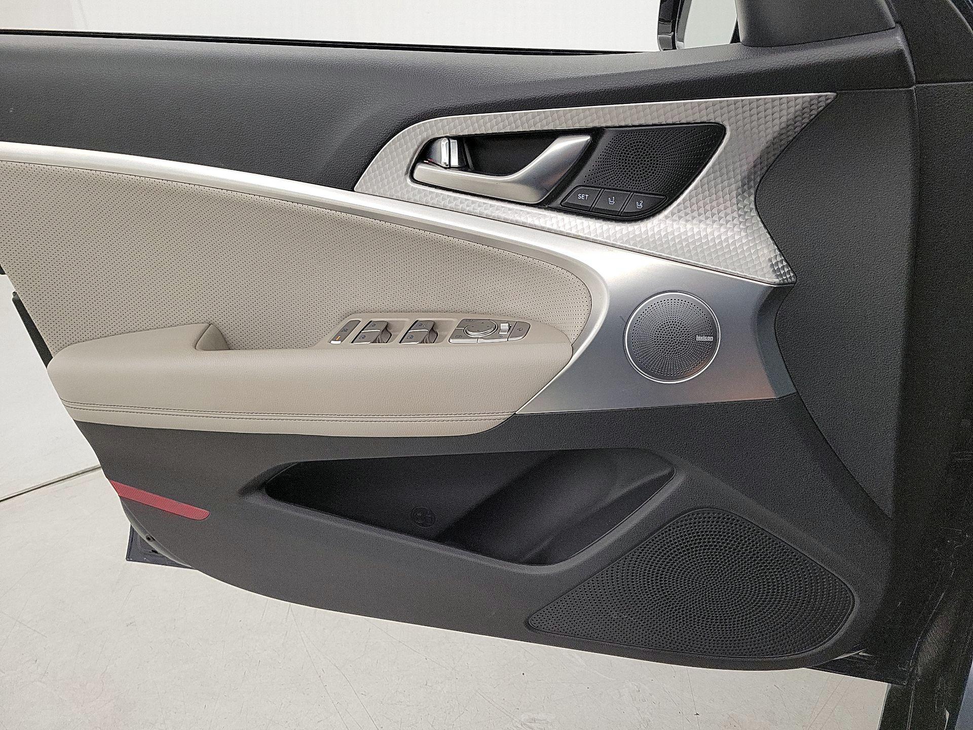 Thumbnail: 2023 Genesis G70 - 12