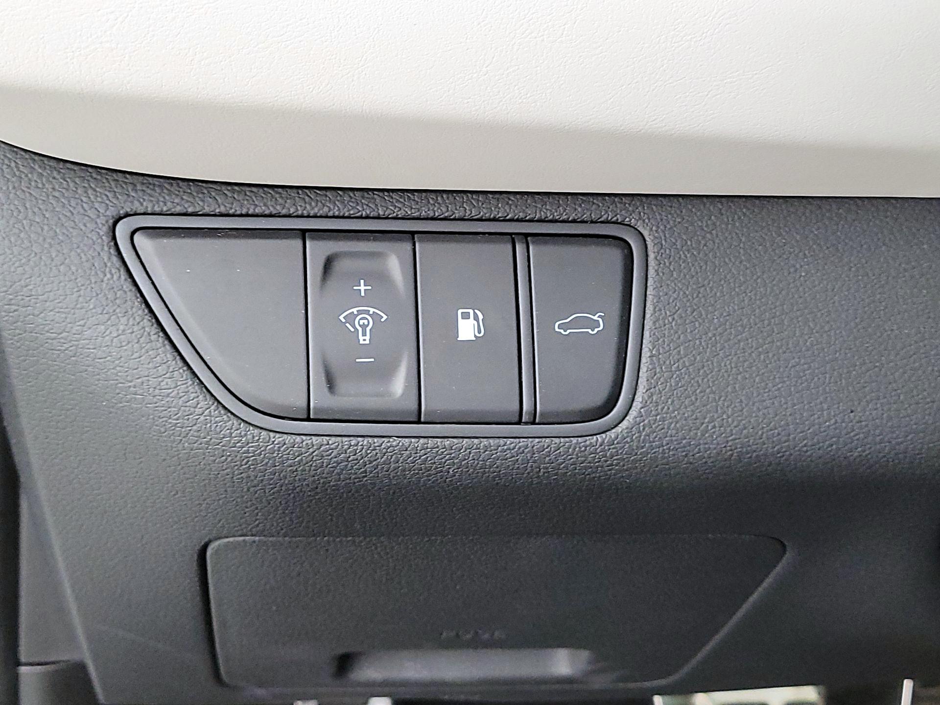 Thumbnail: 2023 Genesis G70 - 13