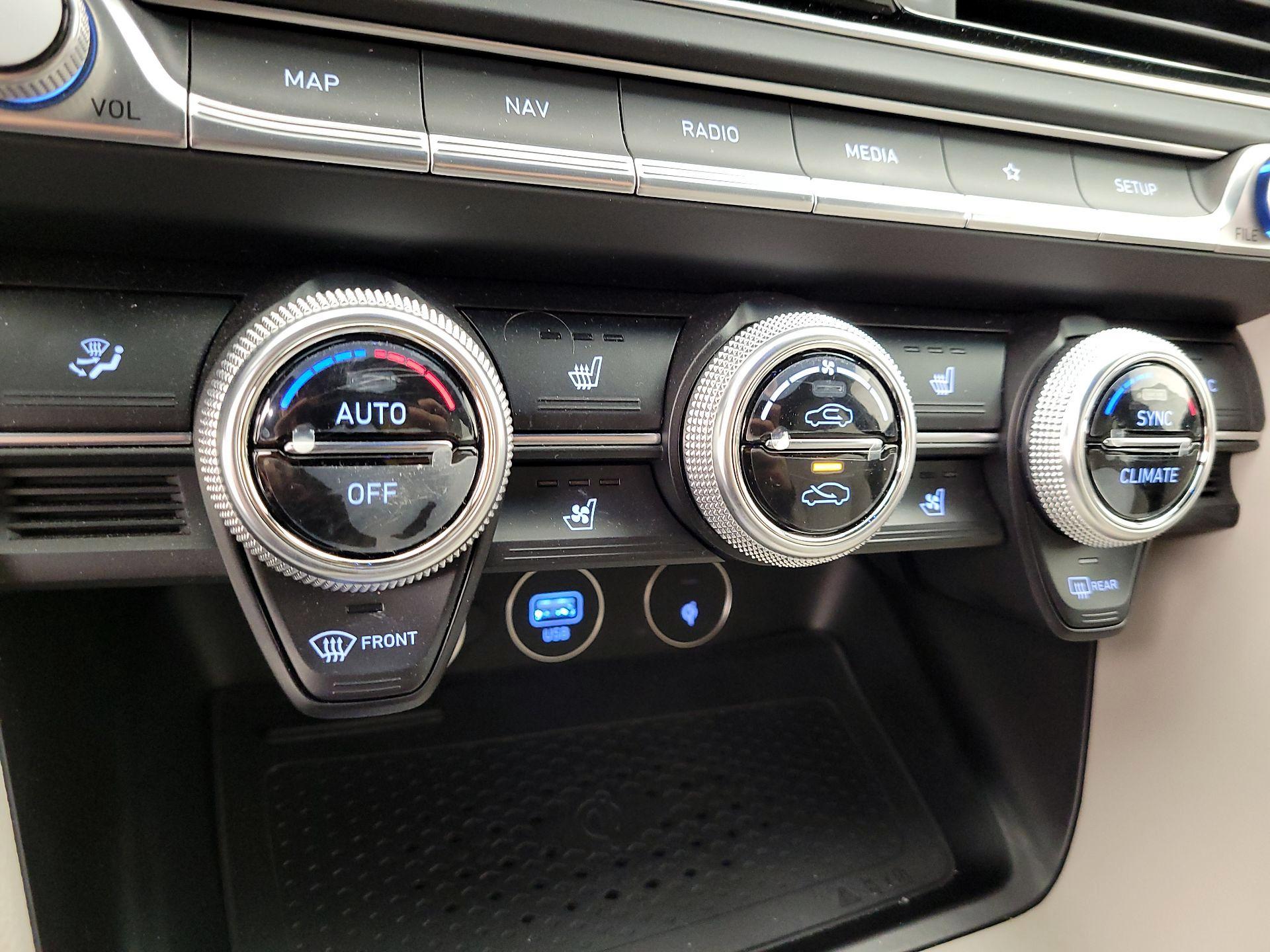 Thumbnail: 2023 Genesis G70 - 17