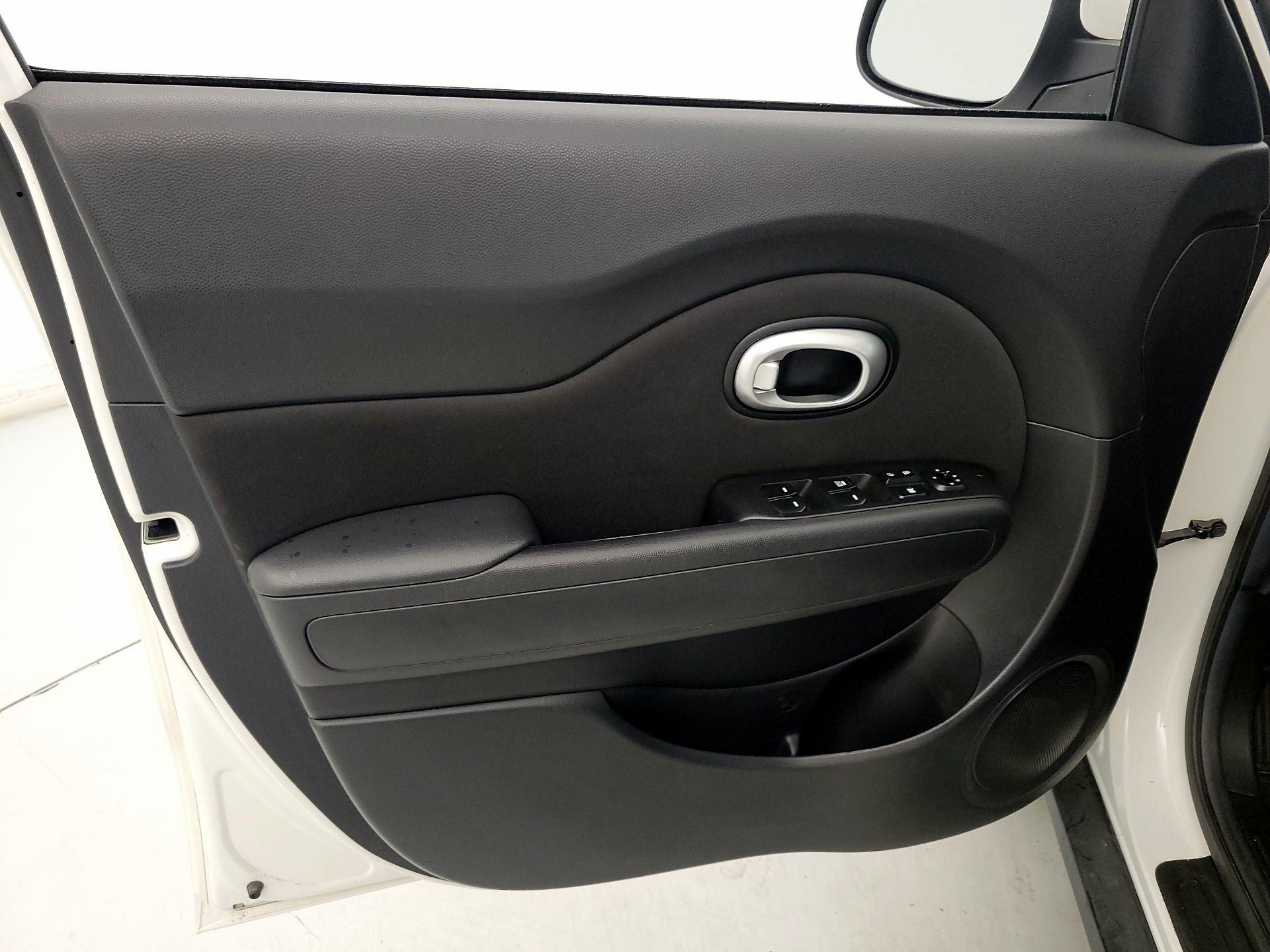 Thumbnail: 2016 Kia Soul - 12