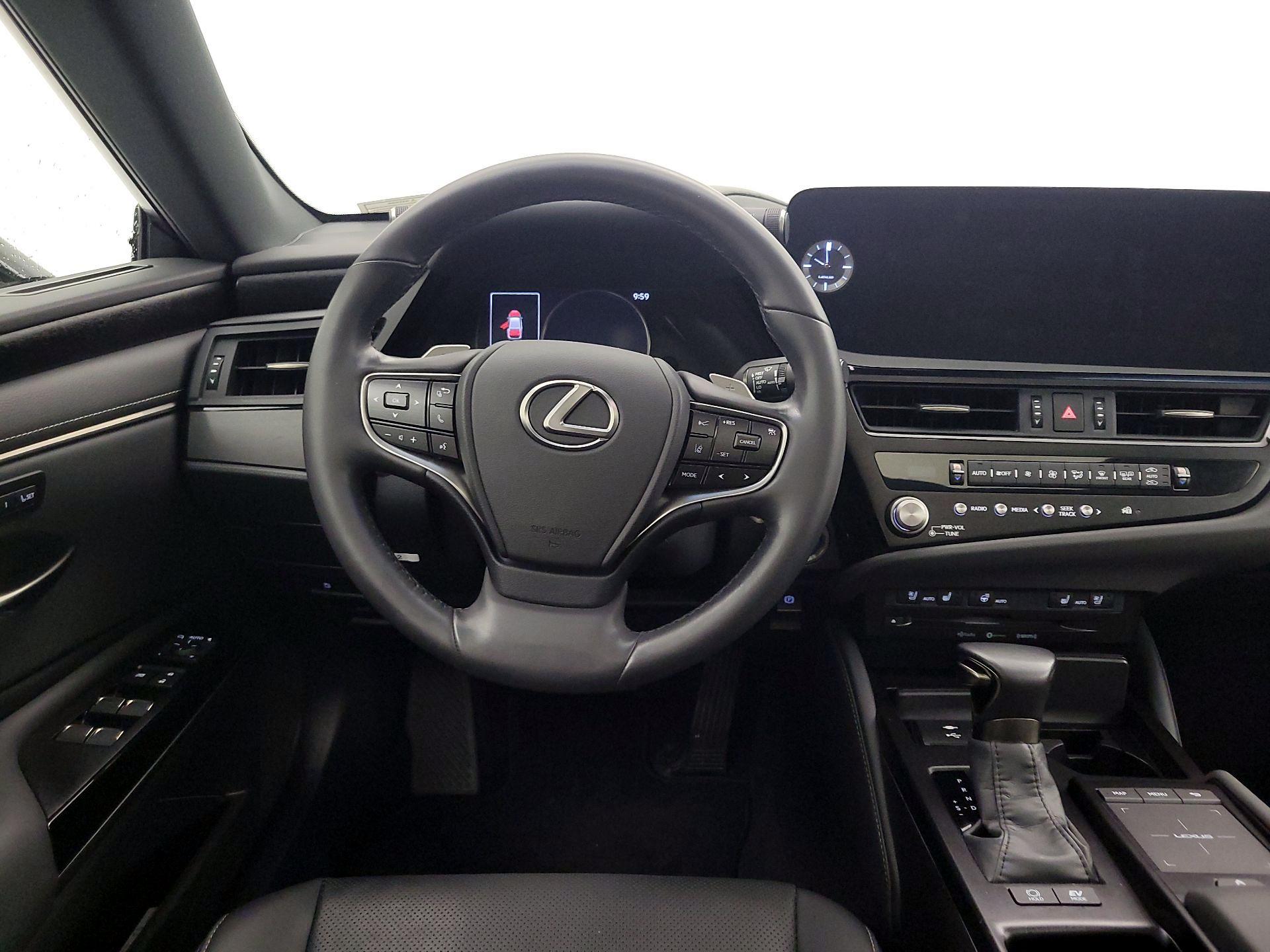 Thumbnail: 2022 Lexus ES - 10