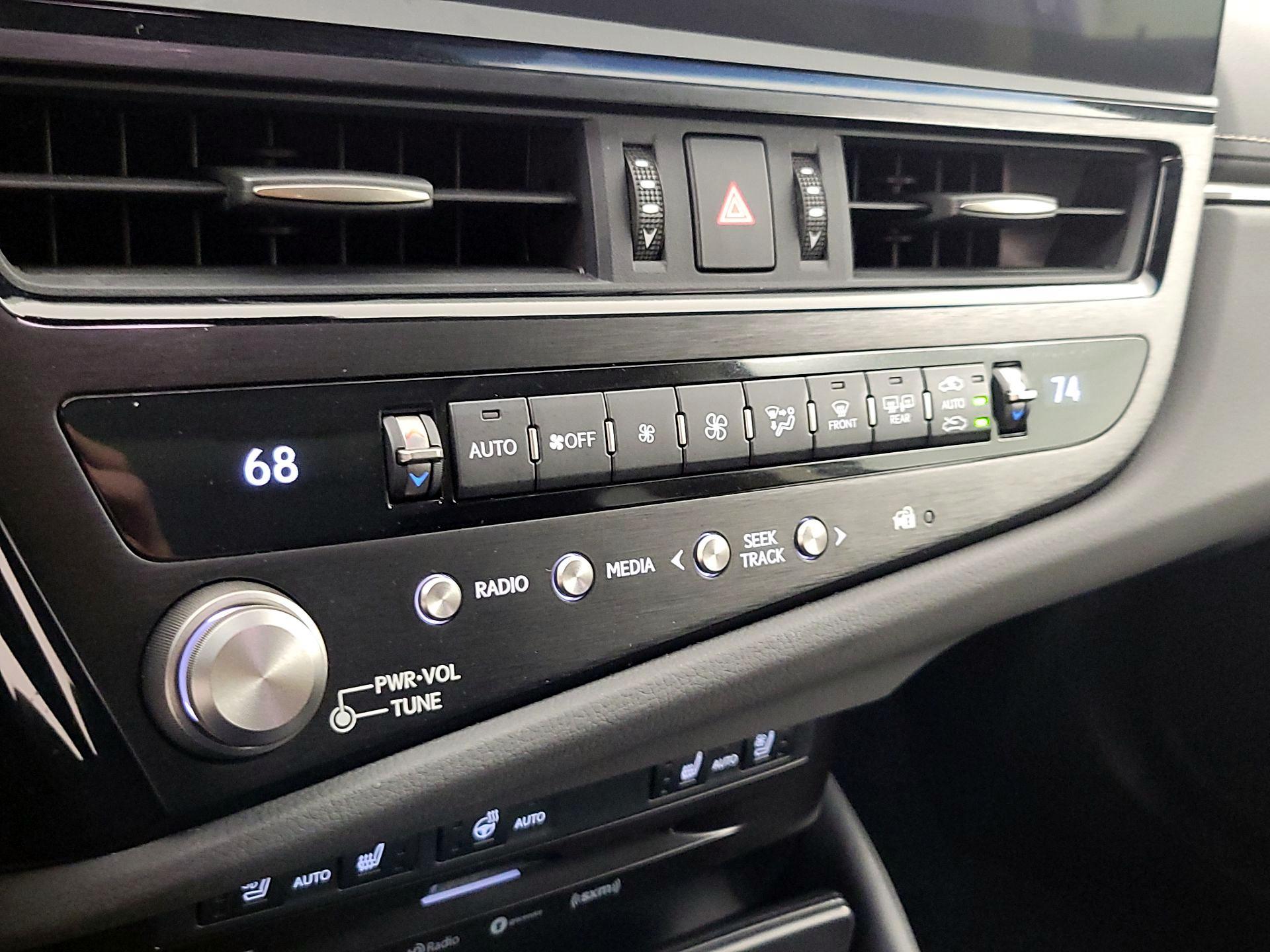 Thumbnail: 2022 Lexus ES - 15