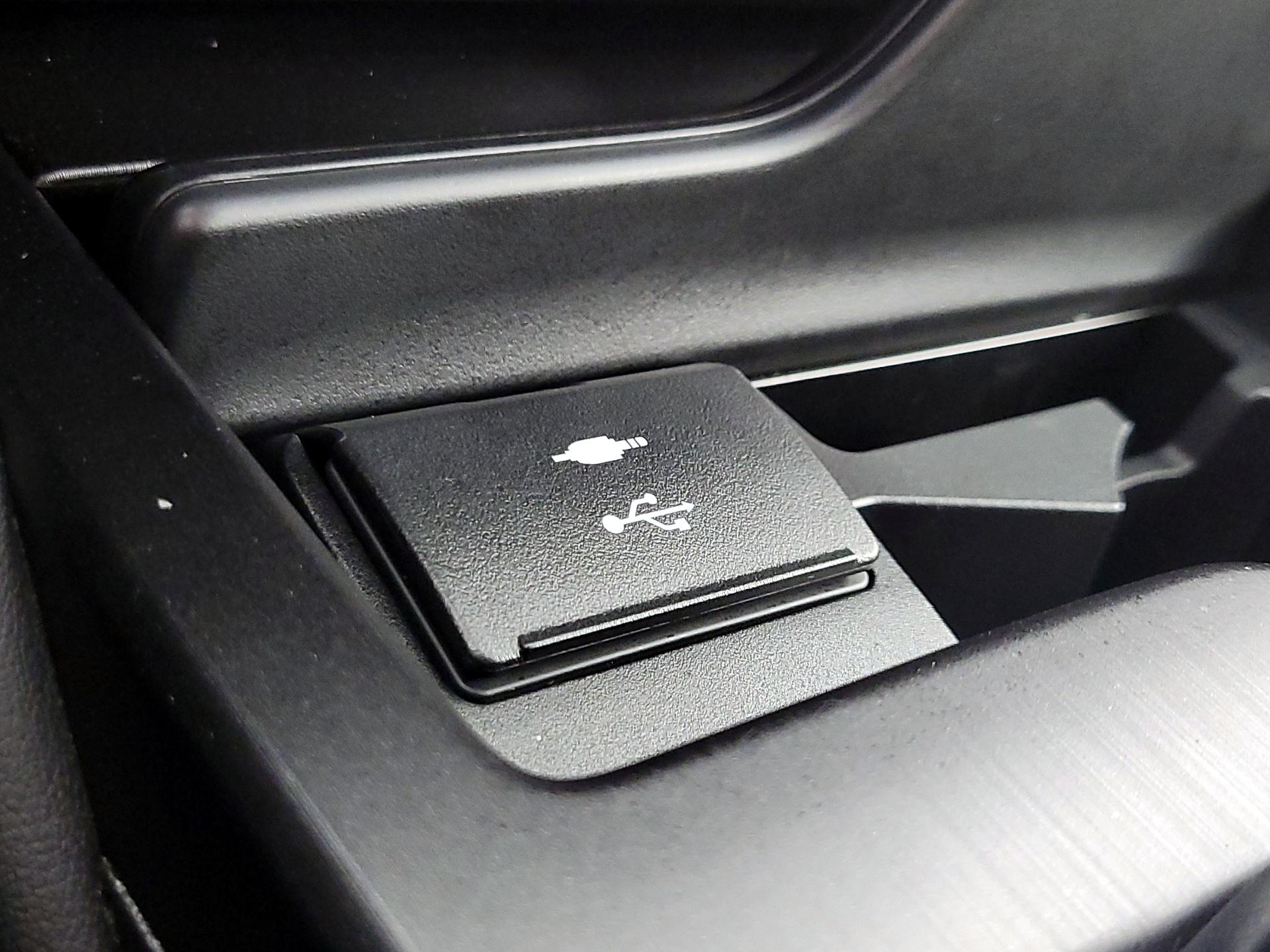 Thumbnail: 2022 Lexus ES - 16