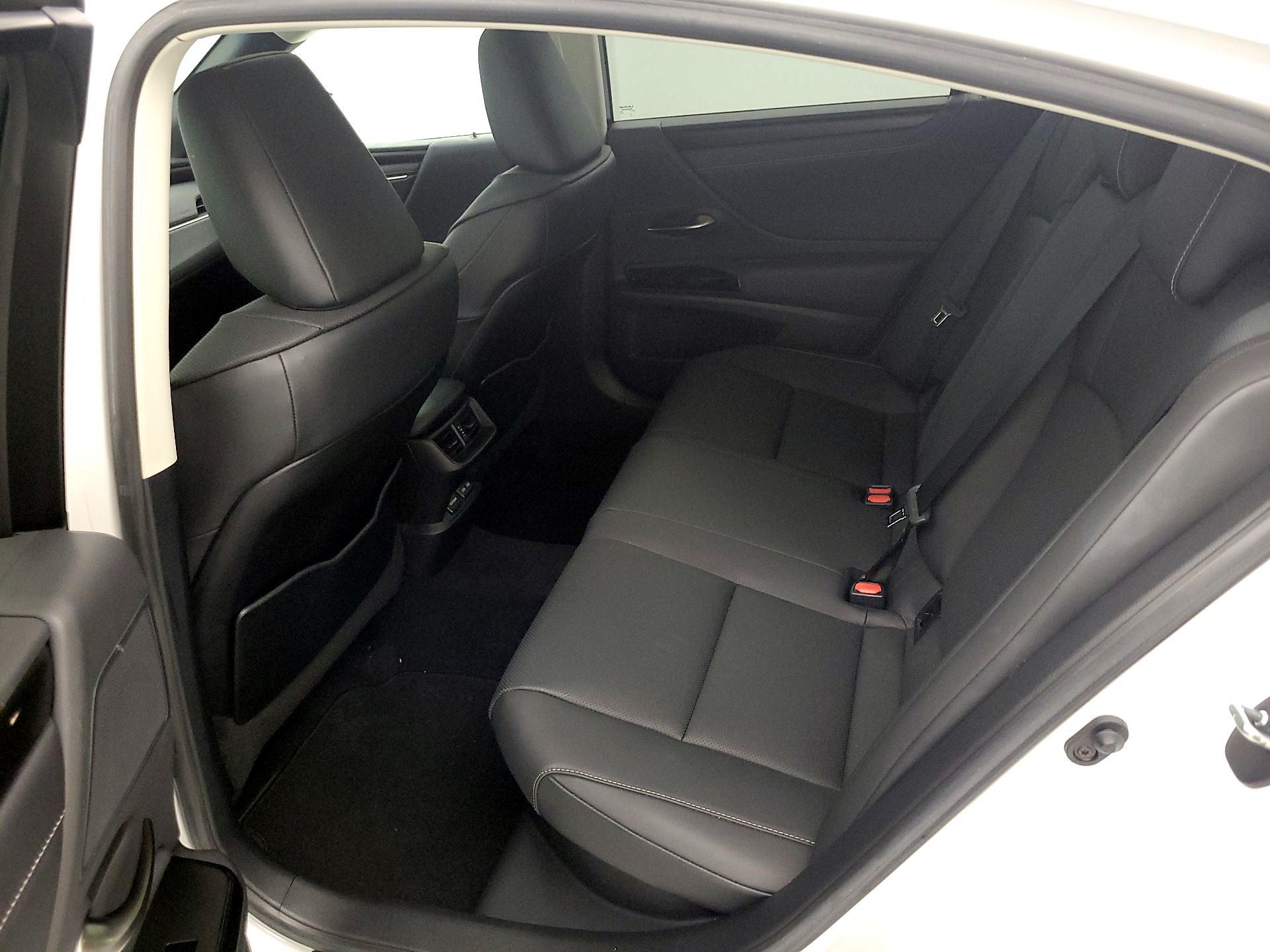 Thumbnail: 2022 Lexus ES - 18