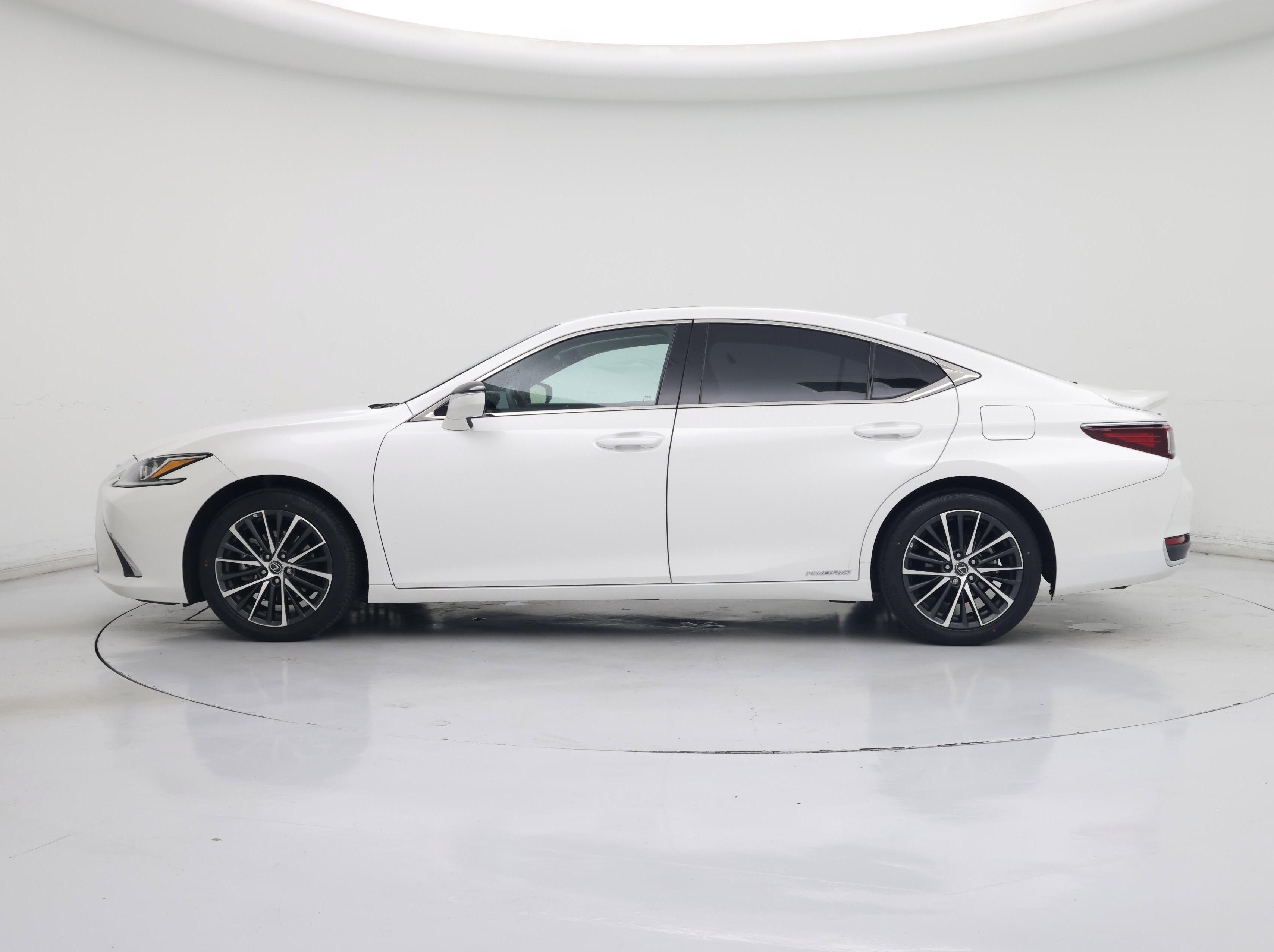 Thumbnail: 2022 Lexus ES - 3