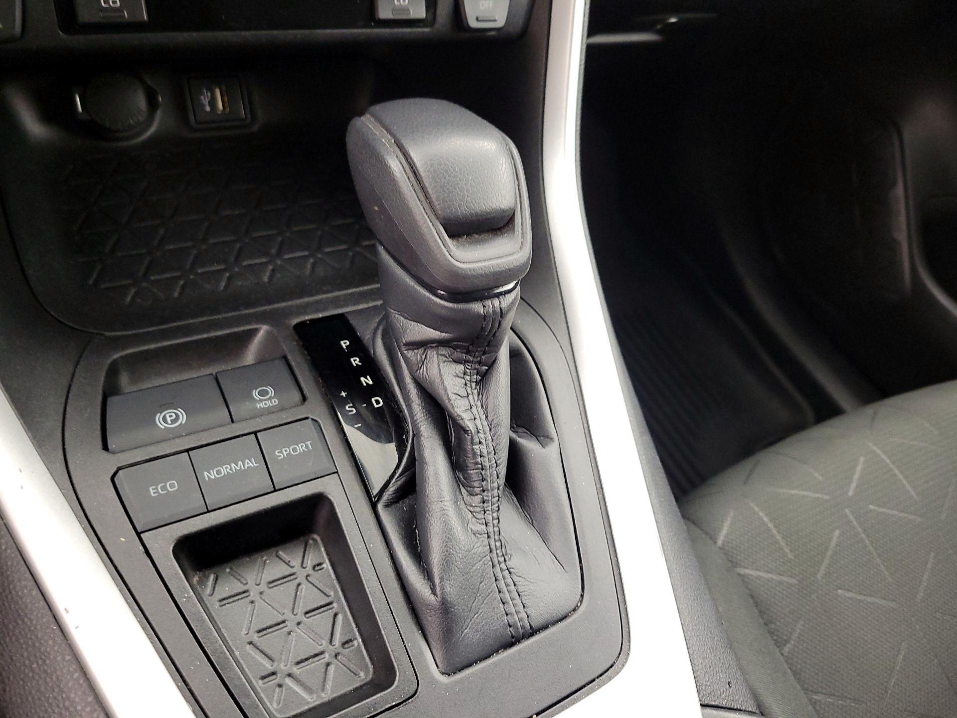 Thumbnail: 2023 Toyota RAV4 - 17