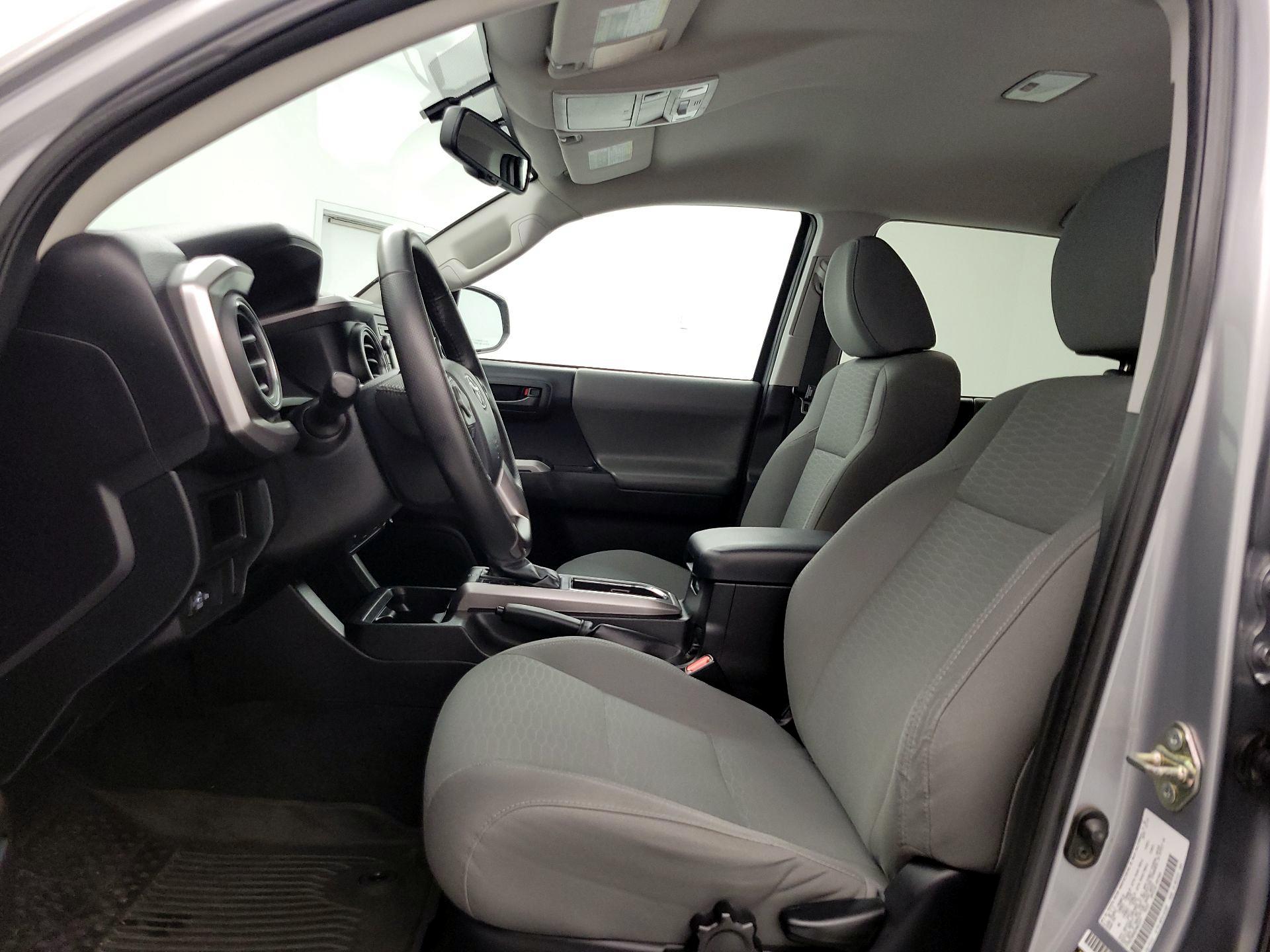 Thumbnail: 2016 Toyota Tacoma - 11