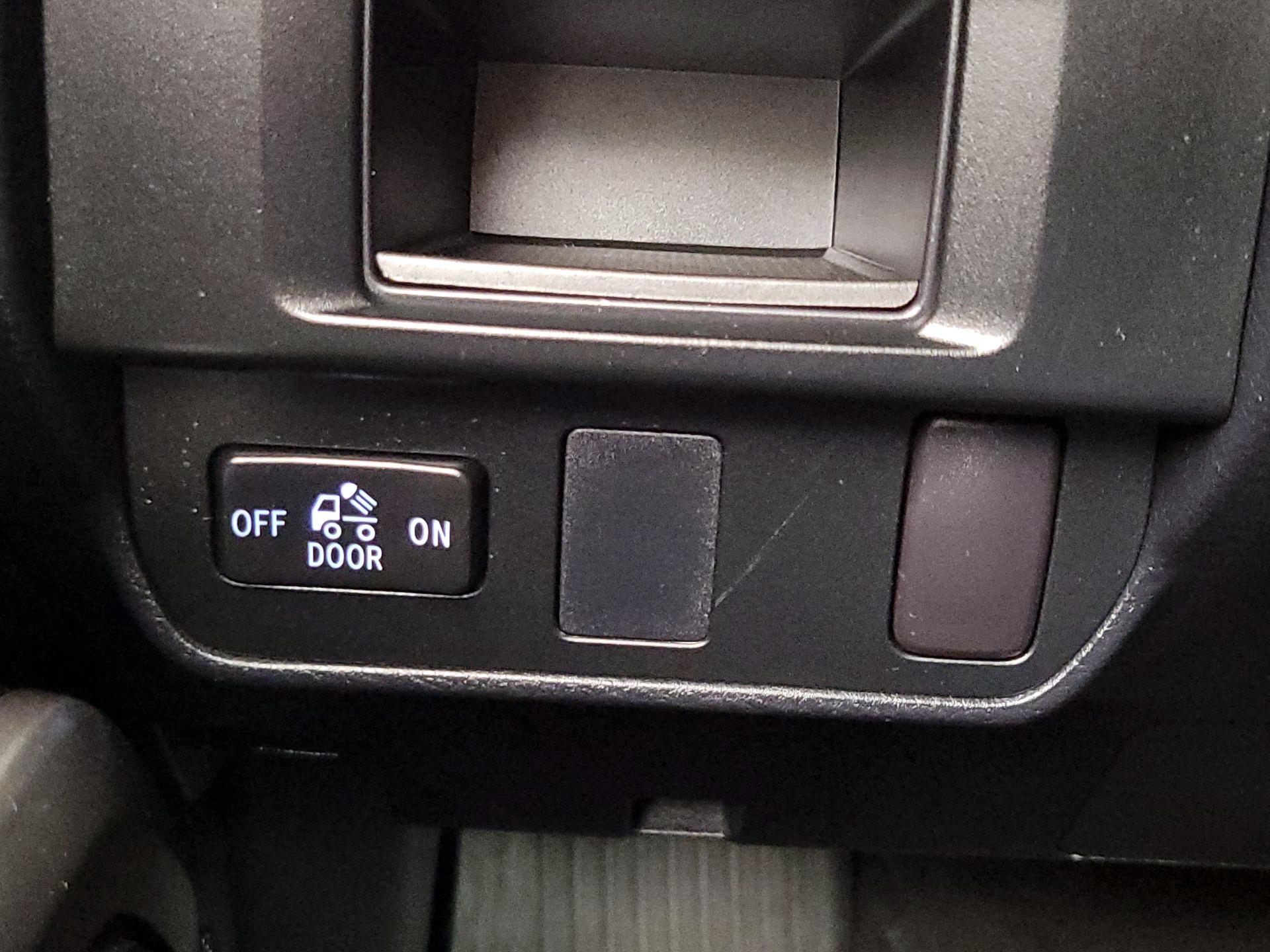 Thumbnail: 2016 Toyota Tacoma - 13