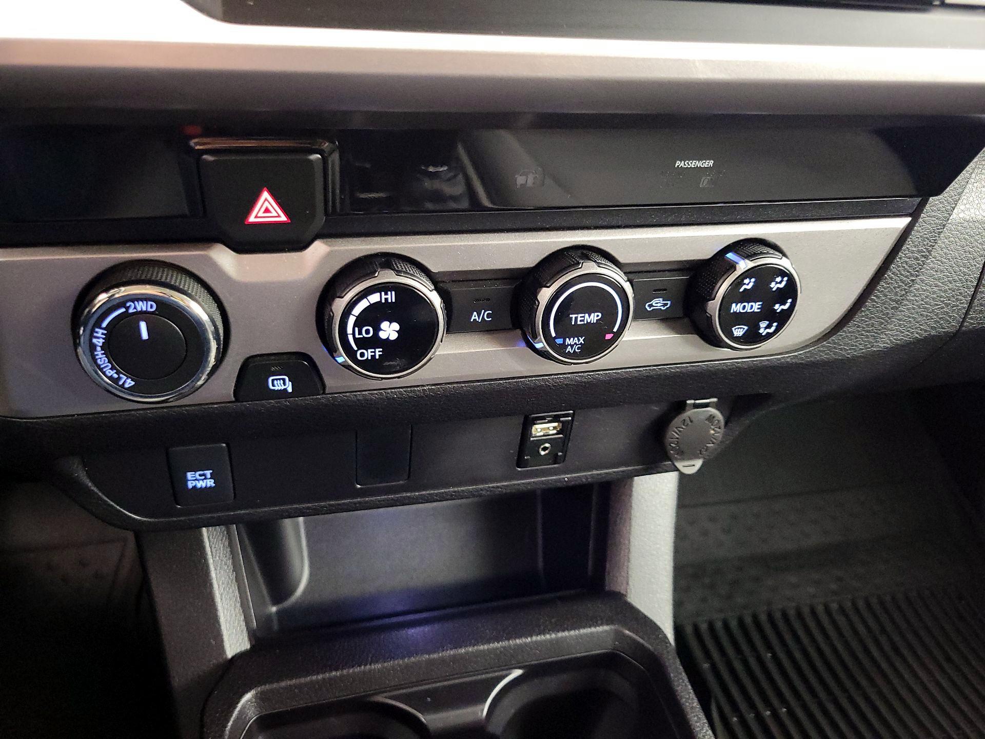 Thumbnail: 2016 Toyota Tacoma - 17