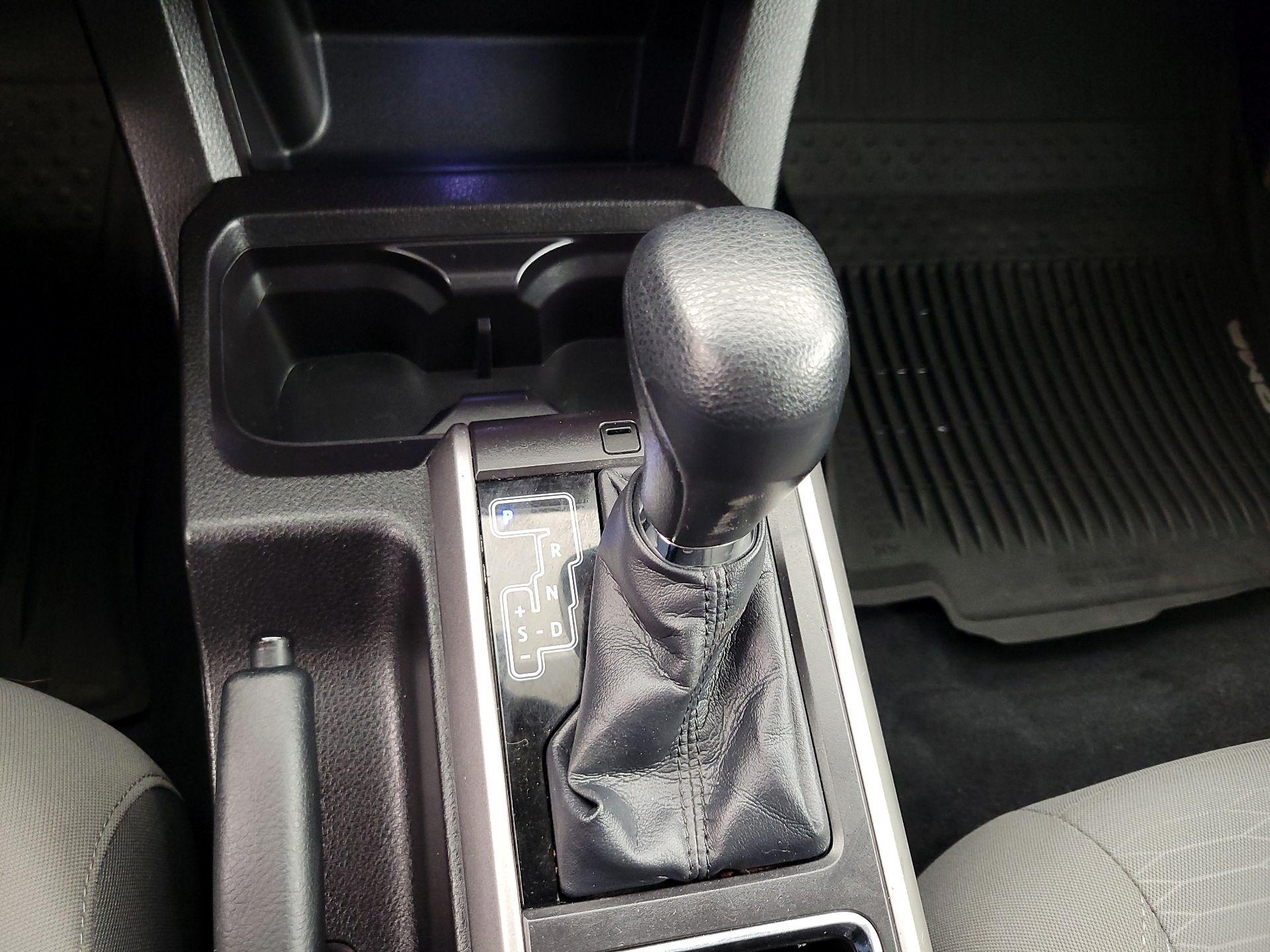 Thumbnail: 2016 Toyota Tacoma - 18