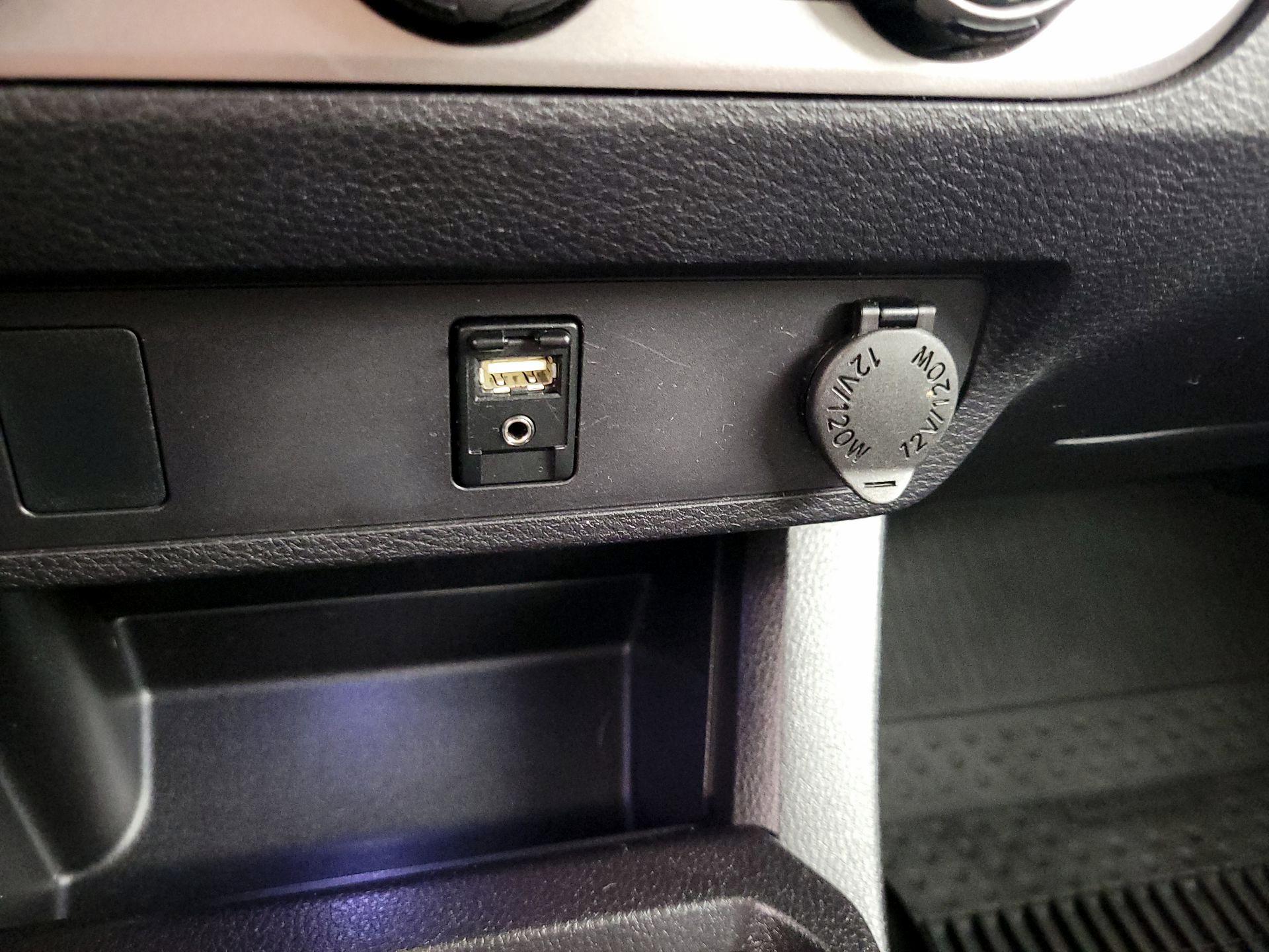 Thumbnail: 2016 Toyota Tacoma - 19