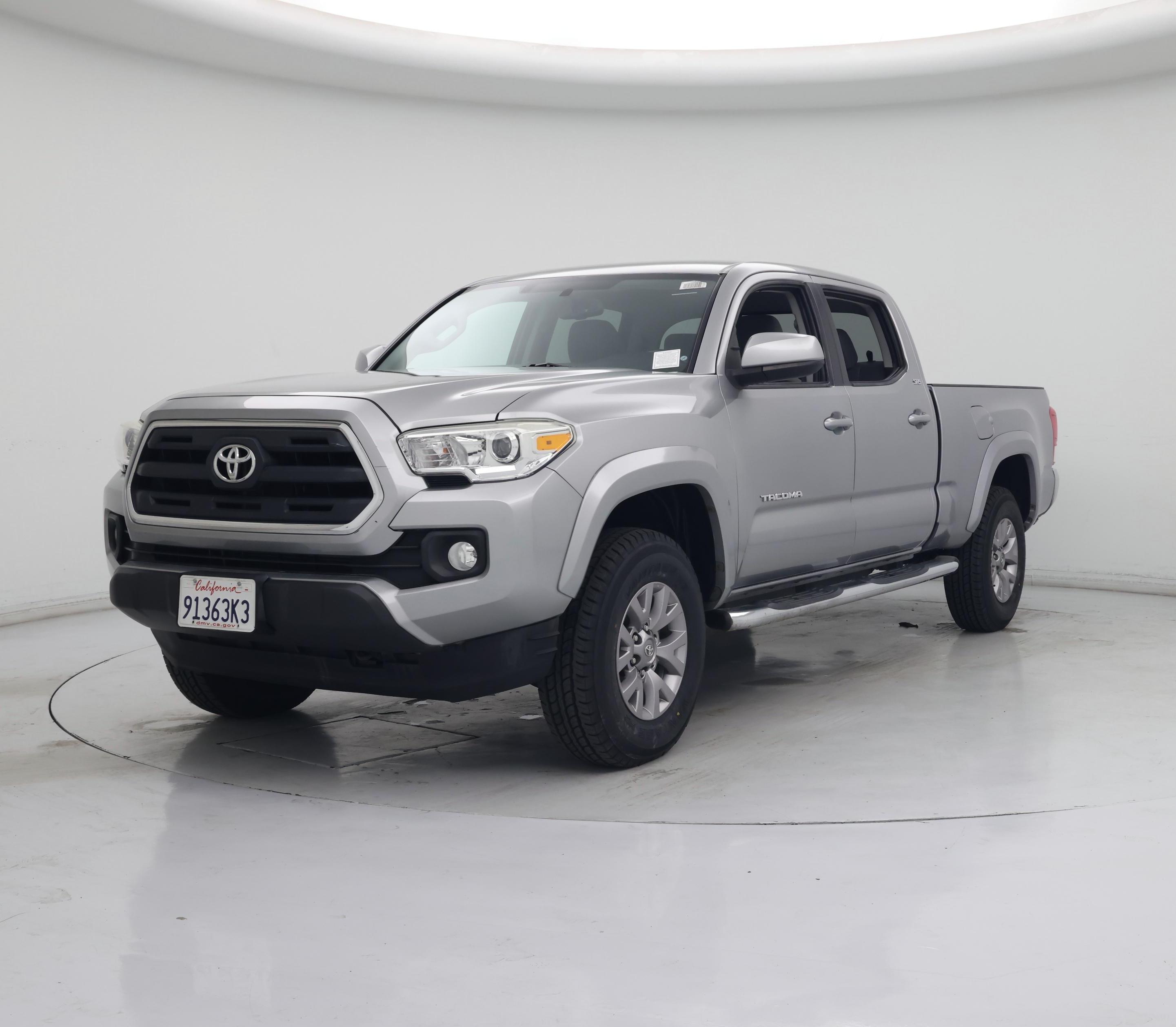 Thumbnail: 2016 Toyota Tacoma - 4