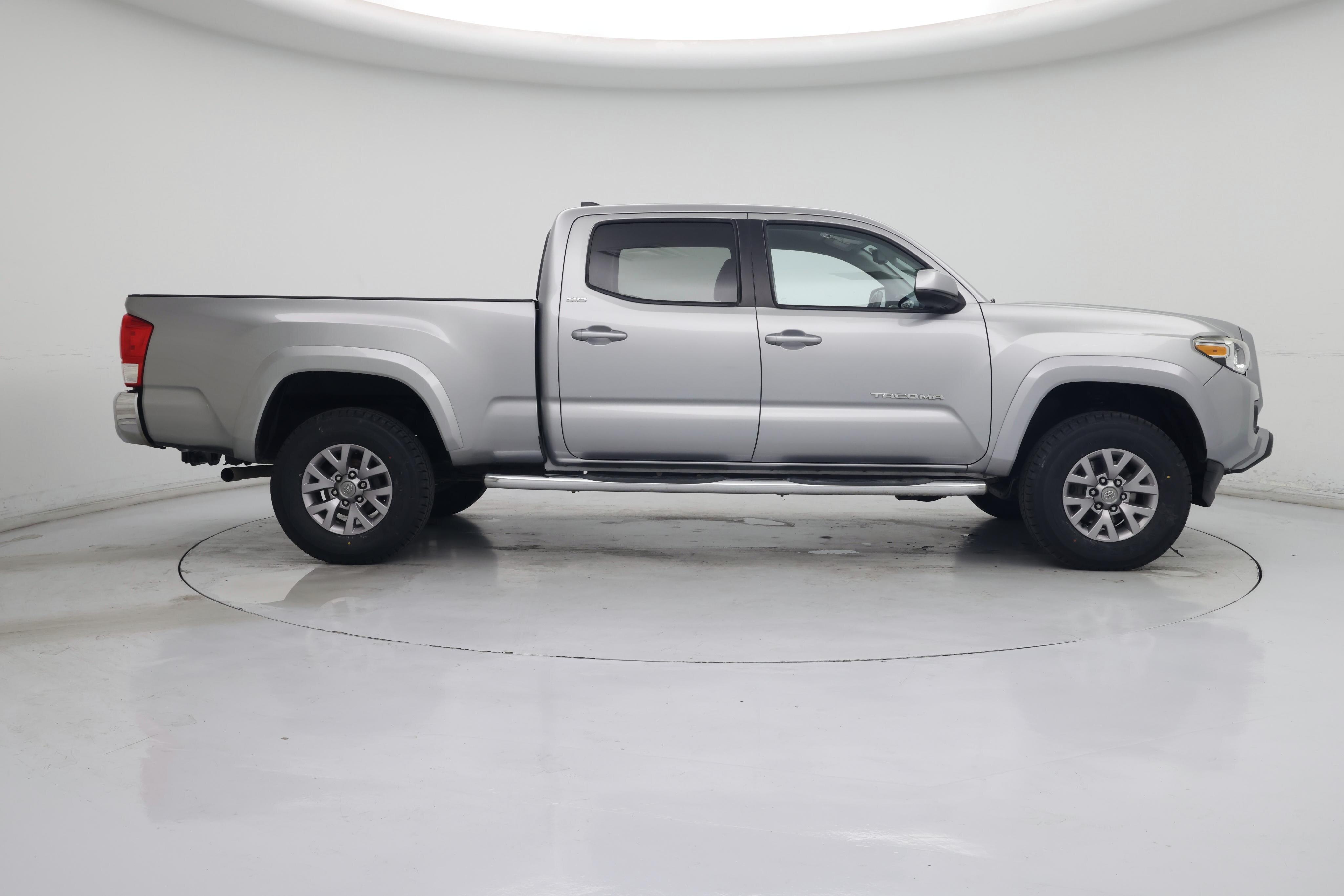 Thumbnail: 2016 Toyota Tacoma - 7