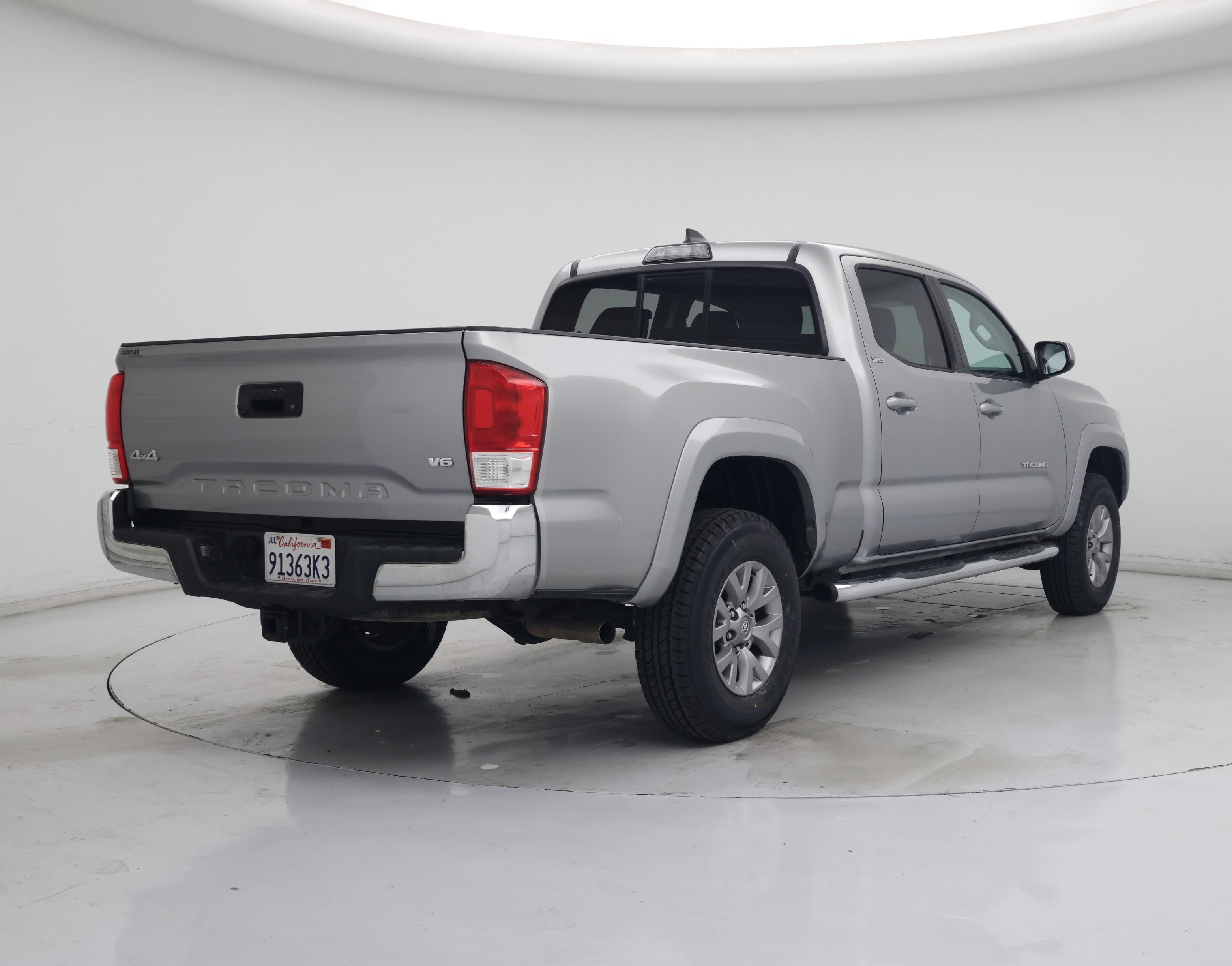 Thumbnail: 2016 Toyota Tacoma - 8