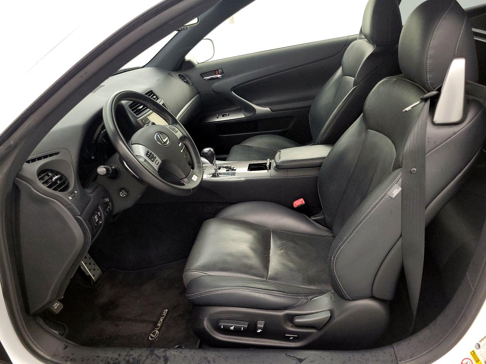 Thumbnail: 2015 Lexus IS - 11