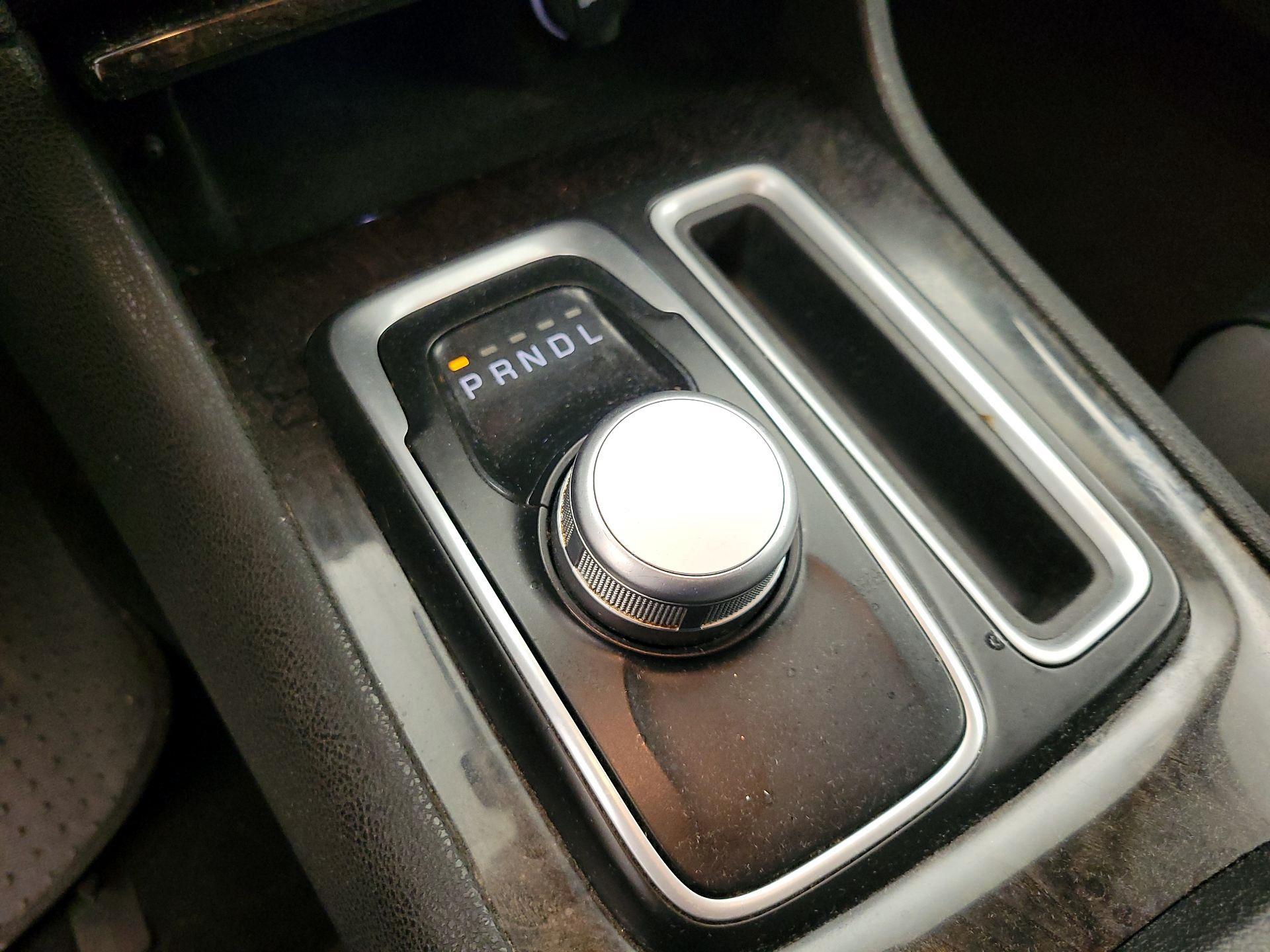 Thumbnail: 2019 Chrysler 300 - 18