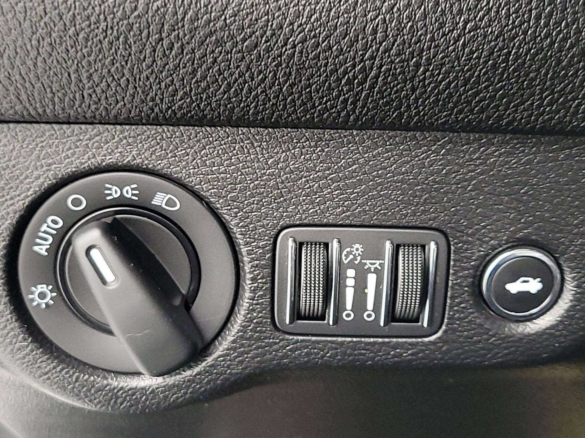 Thumbnail: 2019 Dodge Challenger - 13