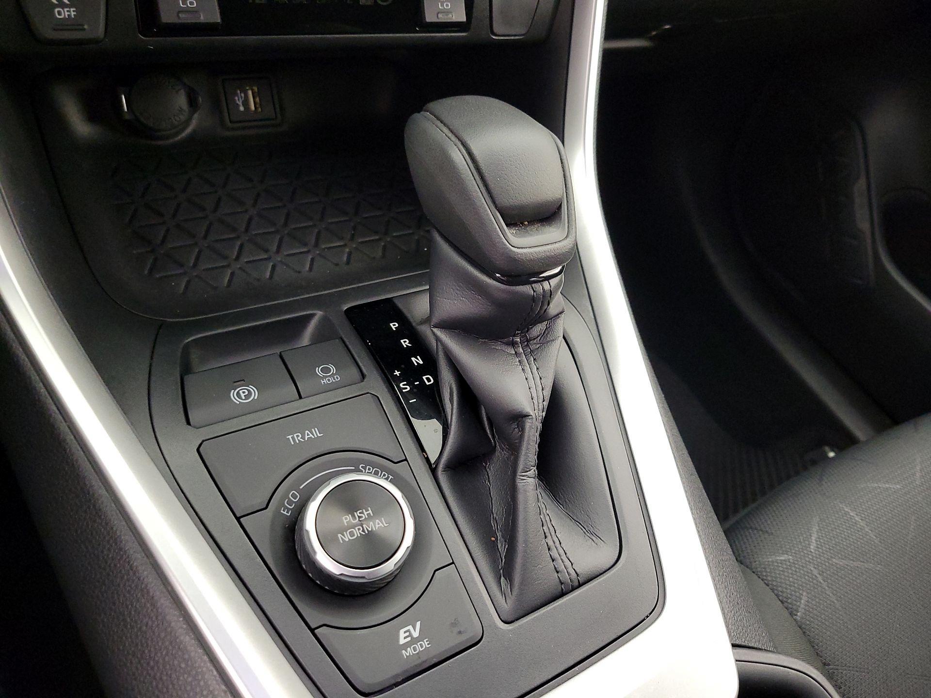 Thumbnail: 2024 Toyota RAV4 - 17