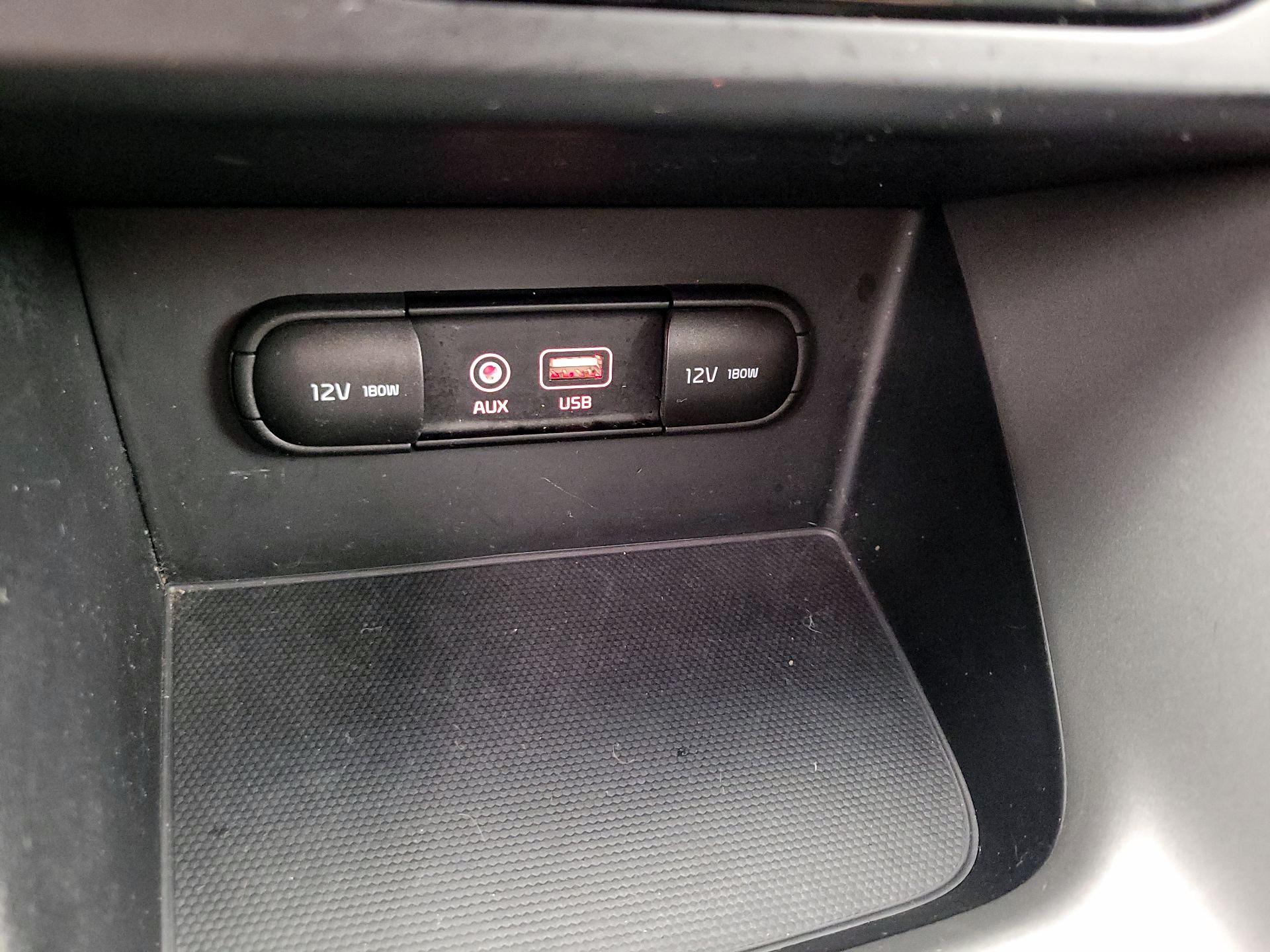 Thumbnail: 2019 Kia Niro - 18