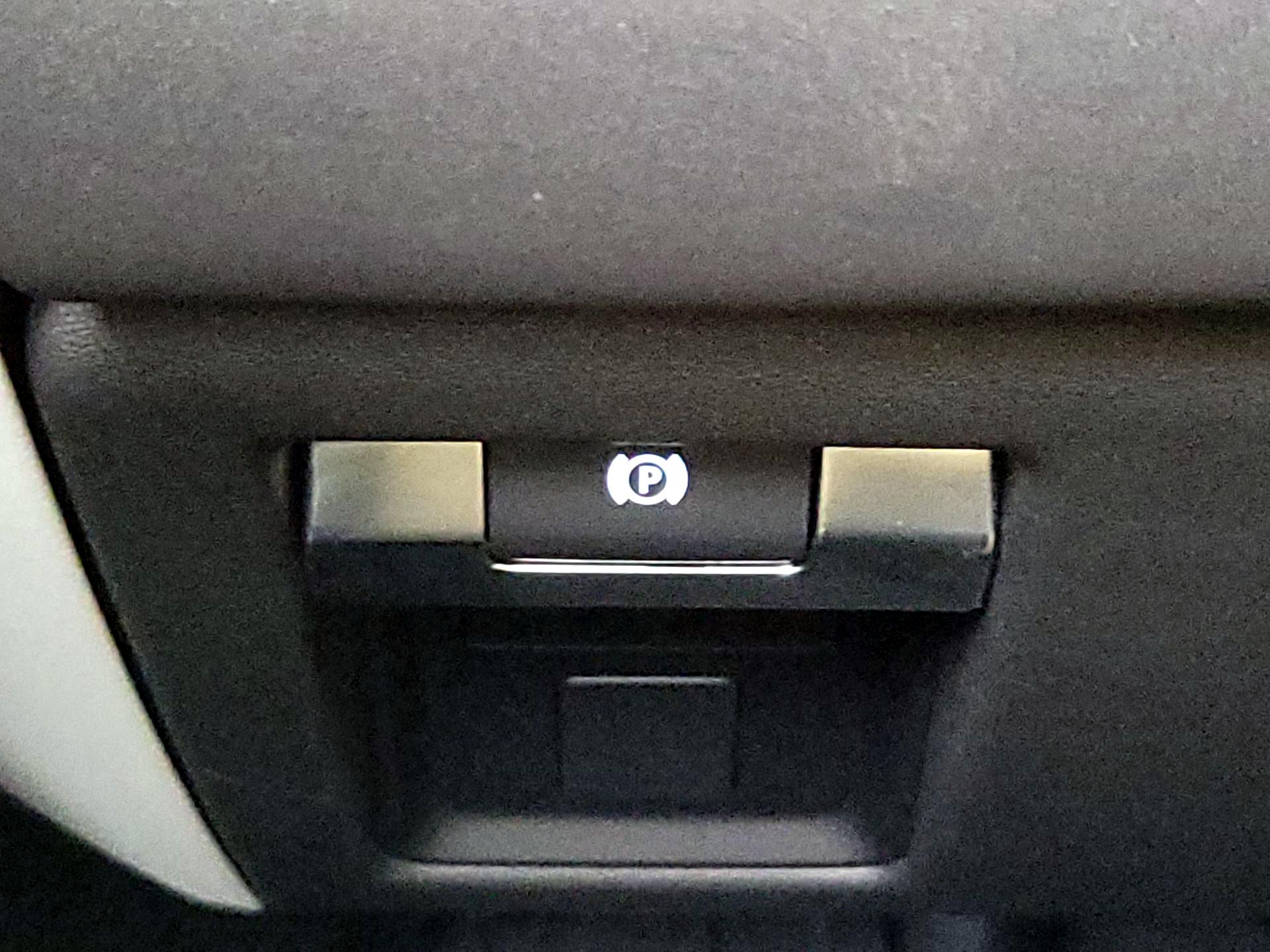 Thumbnail: 2023 Land Rover Defender - 13